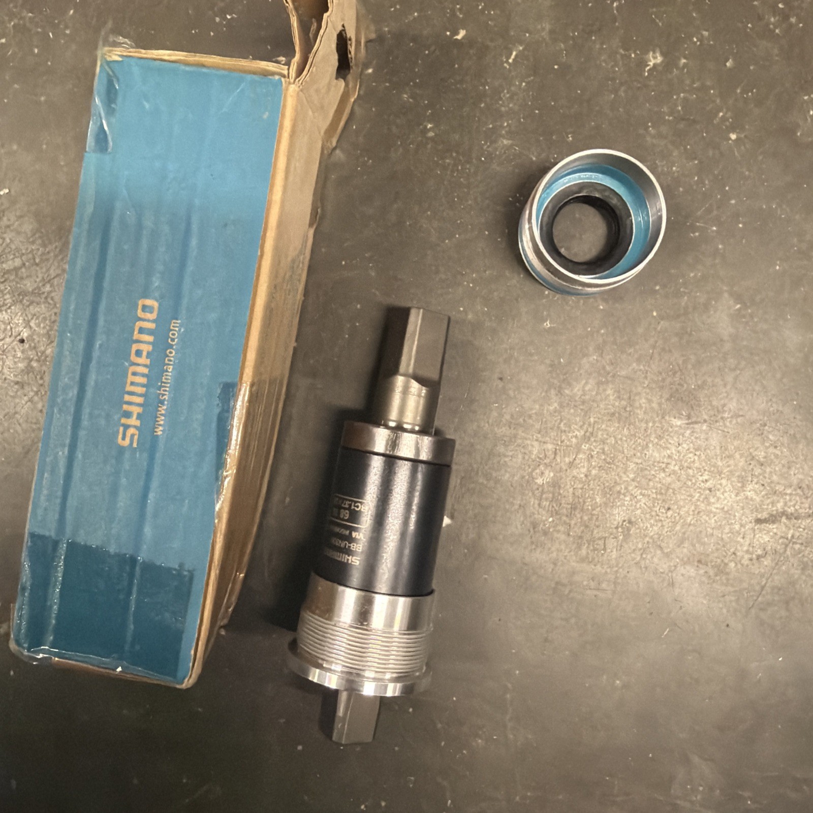 Shimano BB-UN300 bottom bracket British thread, 68 – 110 mm New