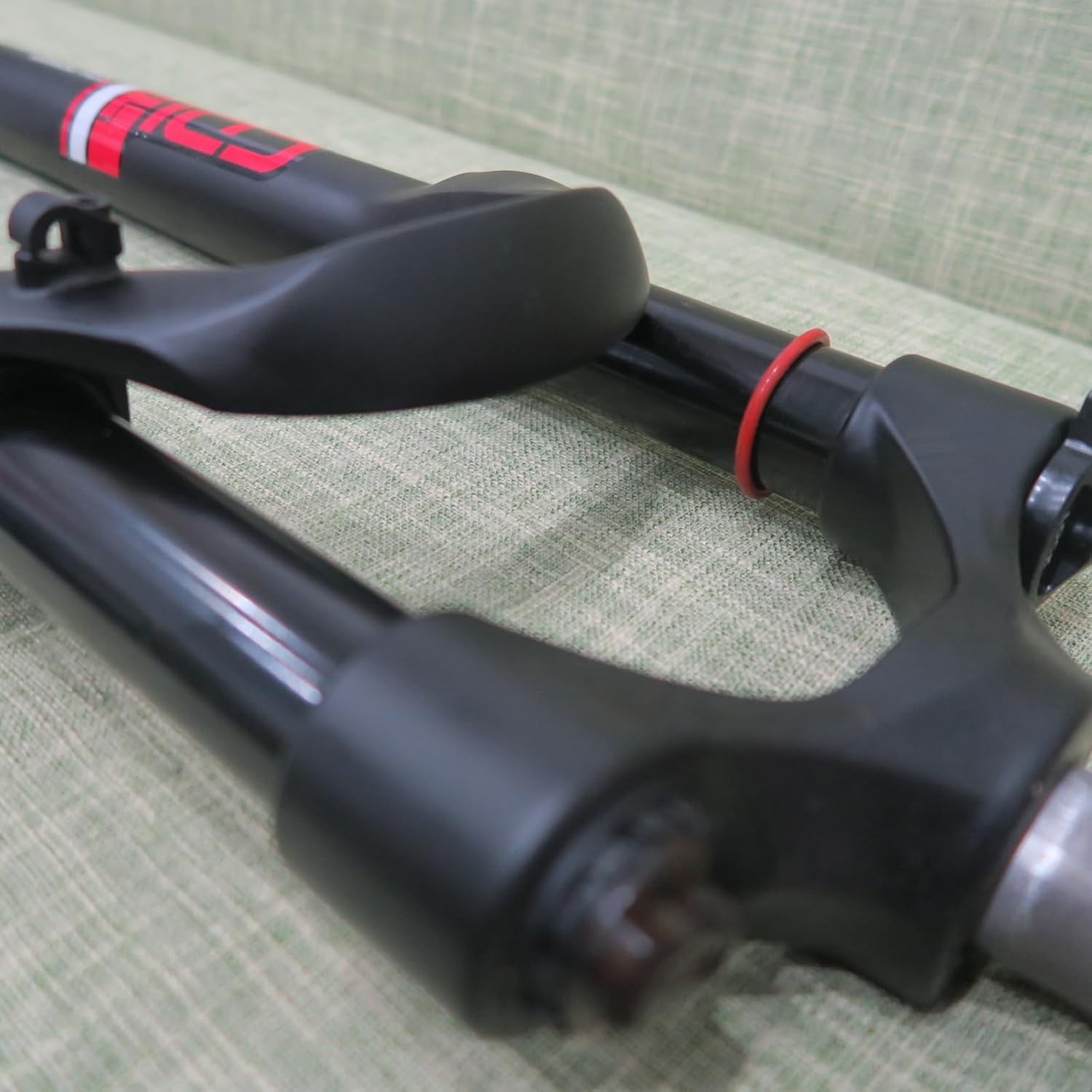 CDH 27.5″ Suspension Fork 28.6mm Straight Tube Manual Lockout Bicycle Front Fork
