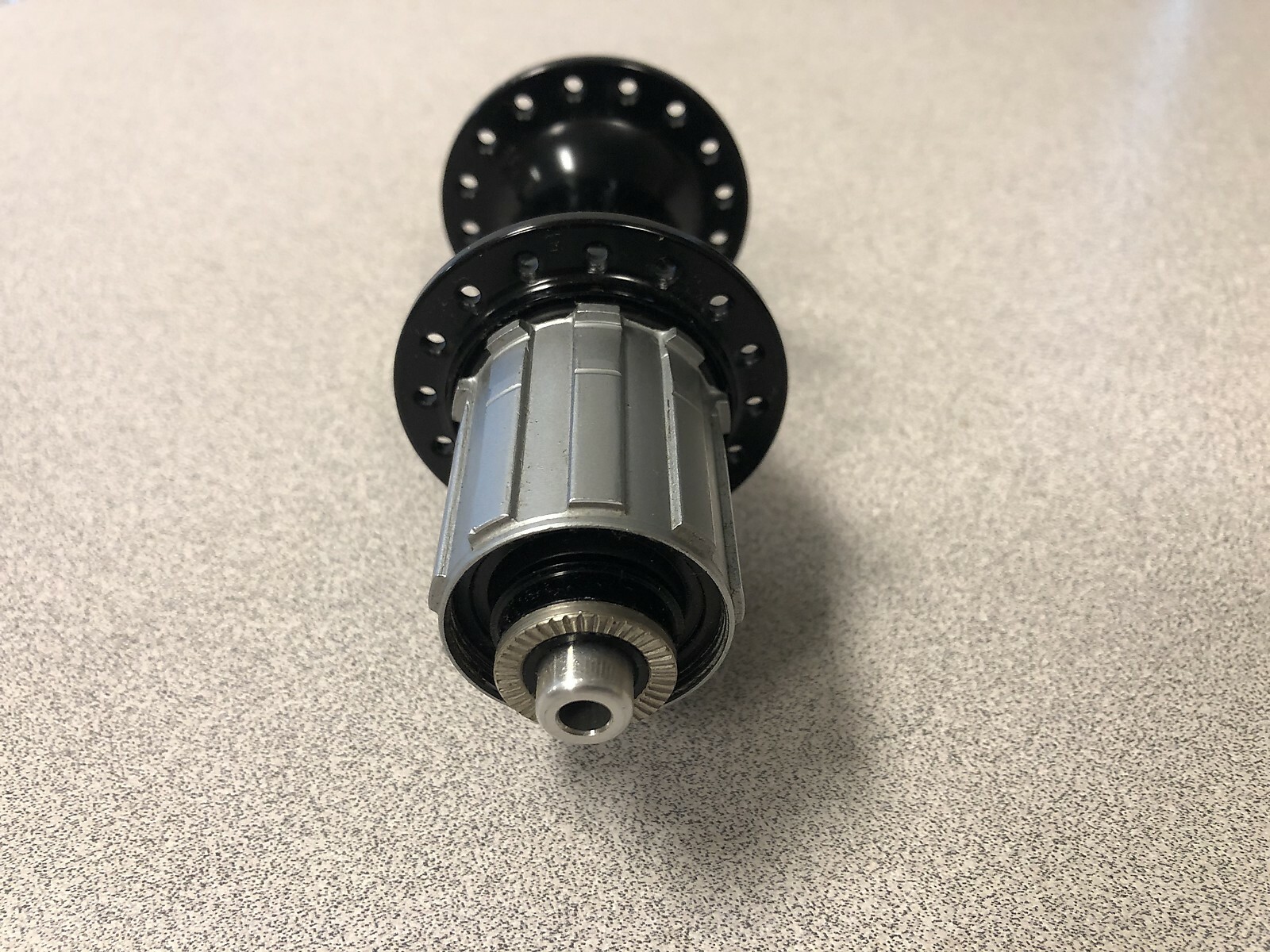 New Quando KT-G9JR Road Rear Hub 14G 32H Anodized Black