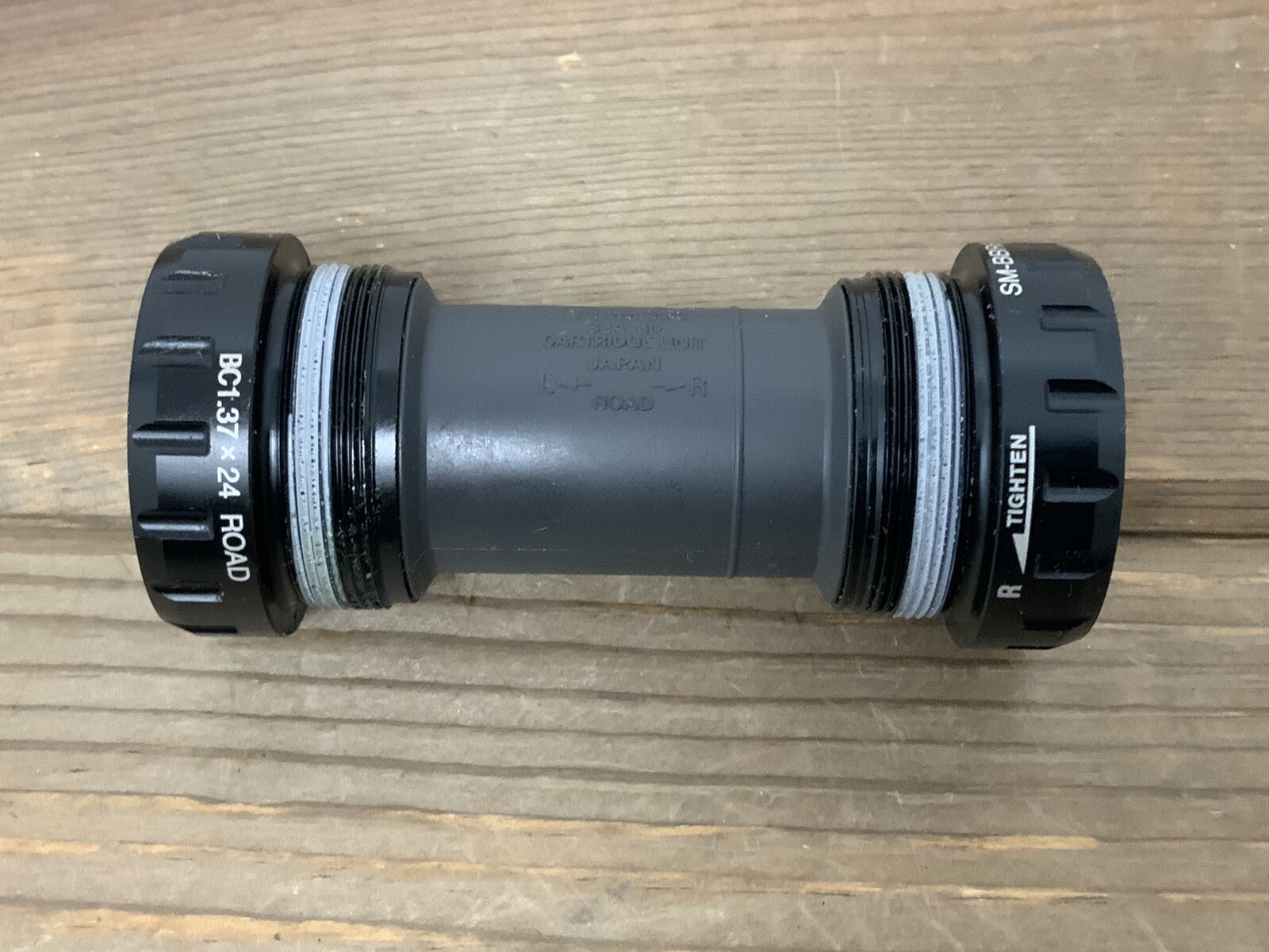 Shimano Ultegra SM-BBR60 Road Bicycle Bottom Bracket Black 68 / English Threaded