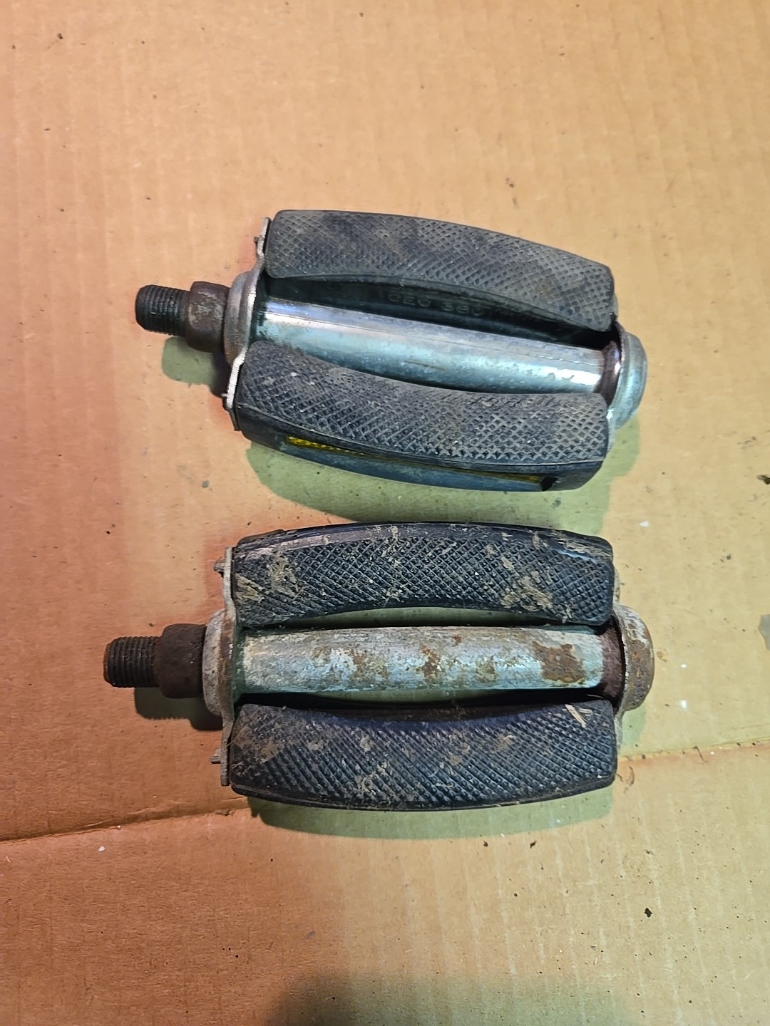 Vintage Bow Type Pedals 1/2 Cruiser Bike