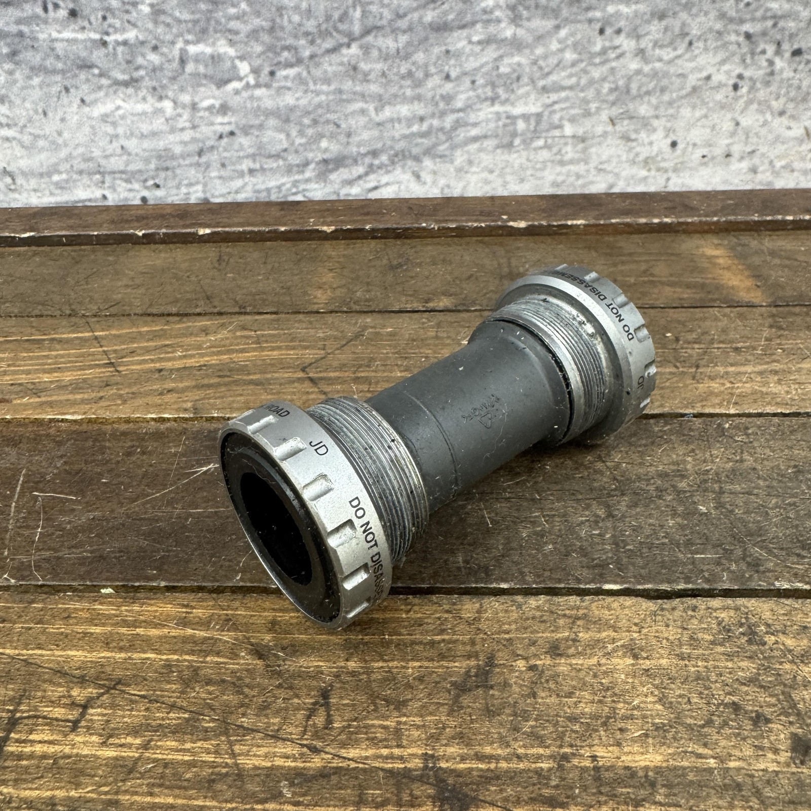 Shimano SM-BB5700 Bottom Bracket 68mm BSA 1.37x24T Road Hollowtech II Silver