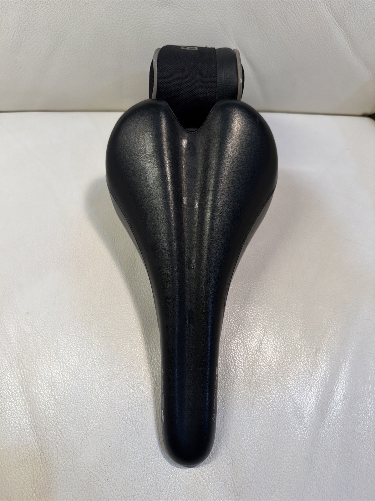 Fizik Aliante Vs Kium Rail Bike Saddle With Fizik Bag