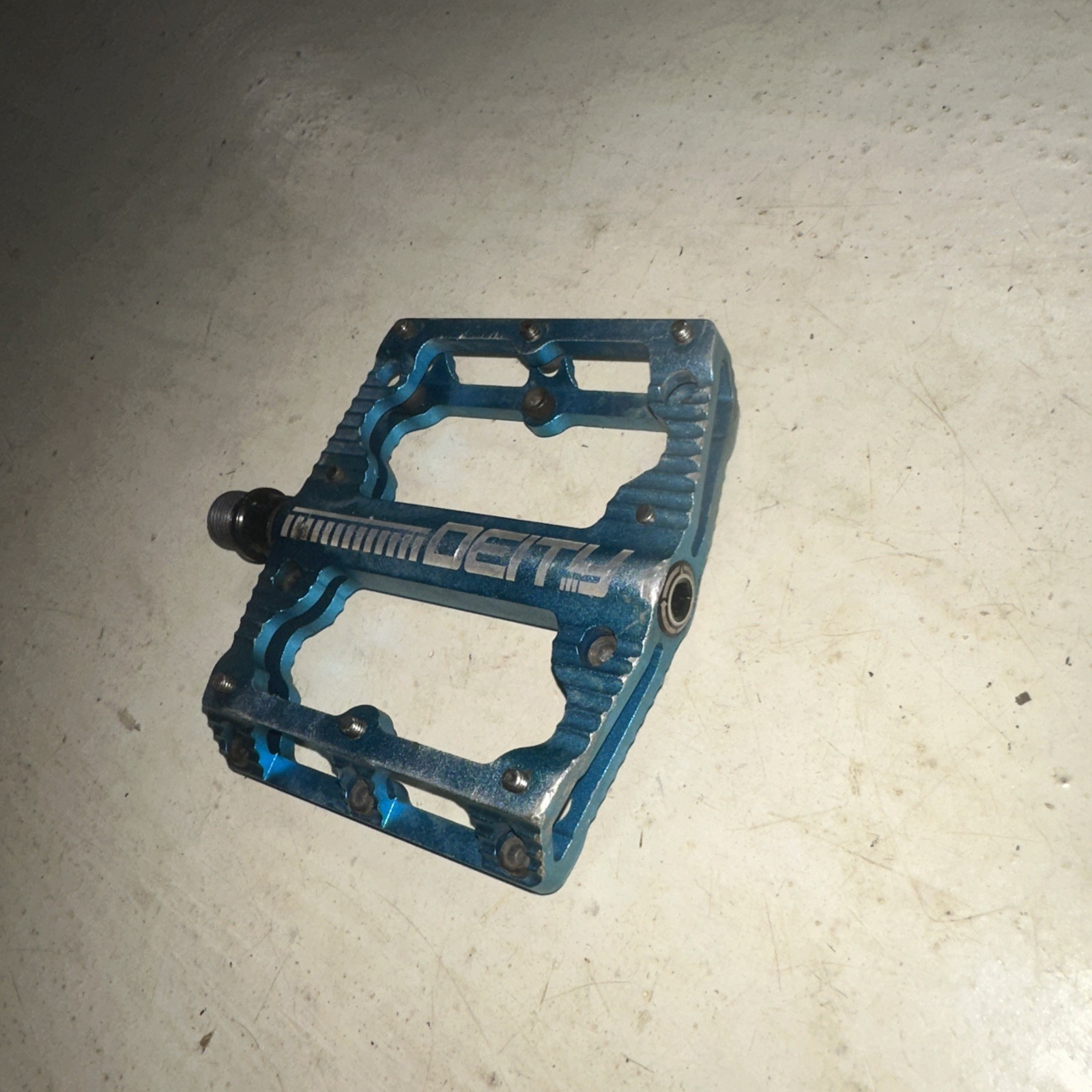RIGHT Only DEITY Black Kat Pedals Blue Anodized Dual Side Flat Platform Pins