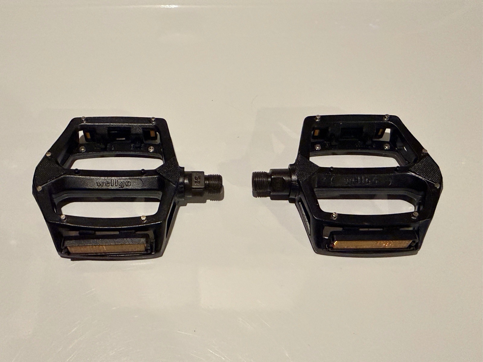 2x Wellgo Black Flat/Platform Bike Pedals. 9/16” Spindle. Never Ridden.