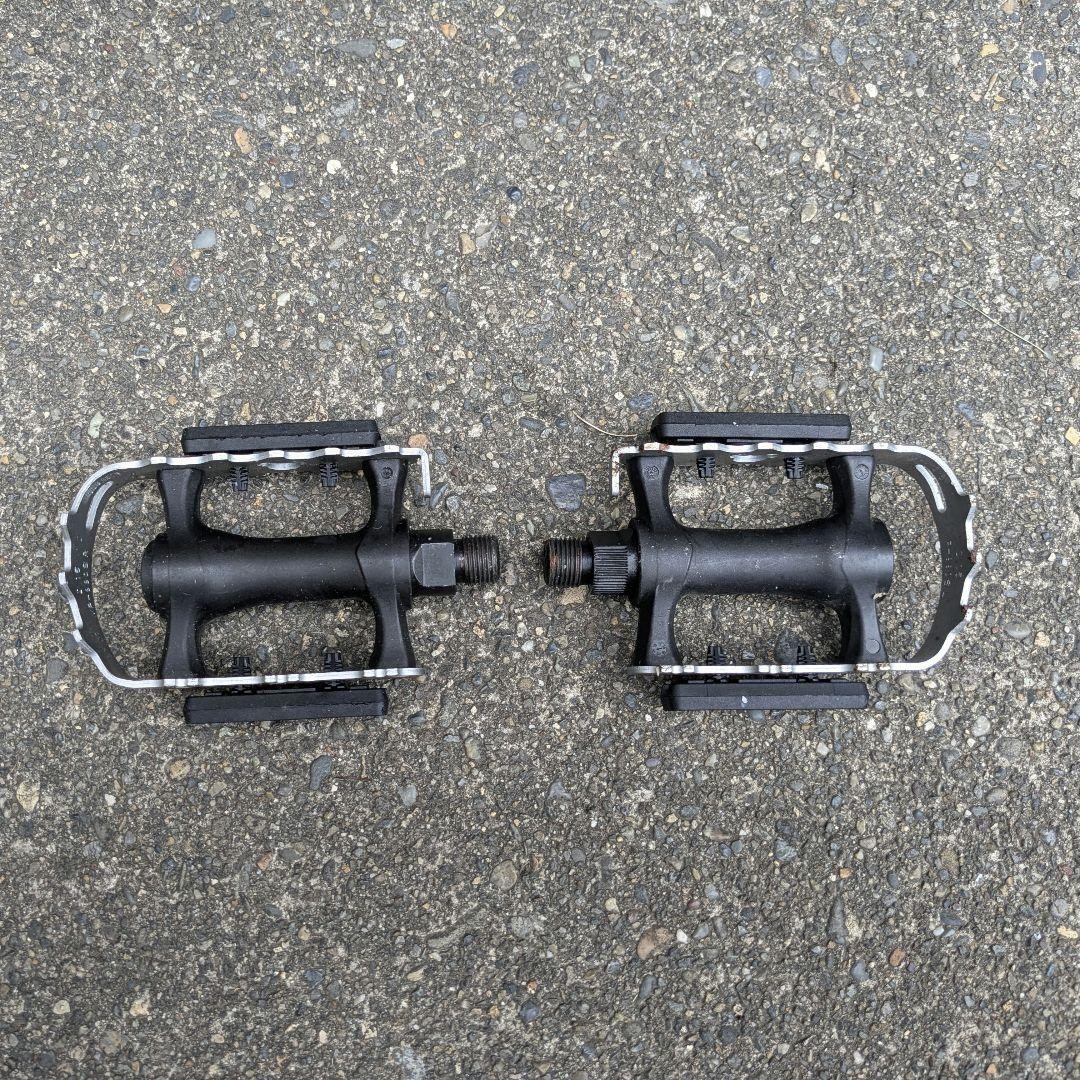 Metal Plastic Flat Pedals Reflector Pair New for Commuting Cycling