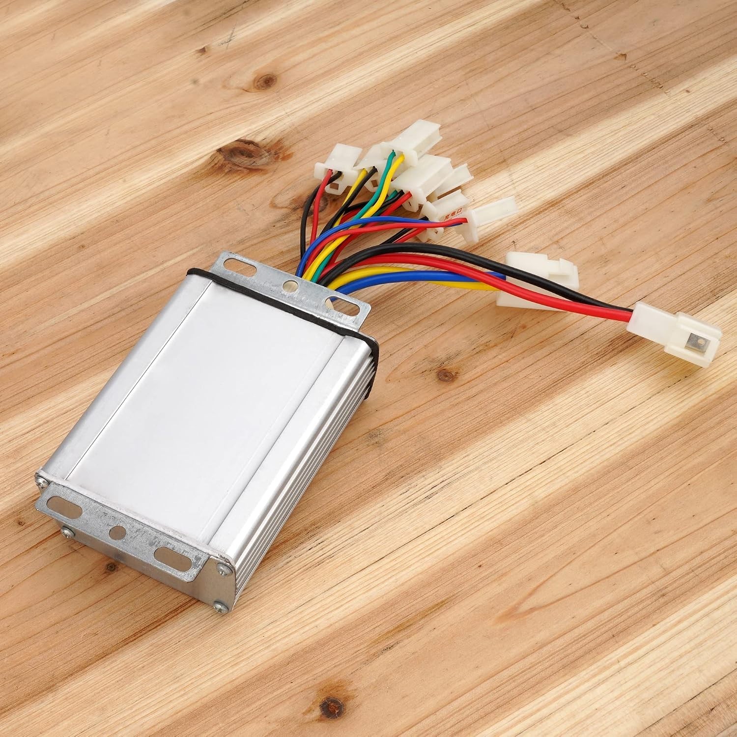 Brushed Motor Controller 48V 1000W with White Battery Connection for Scooters