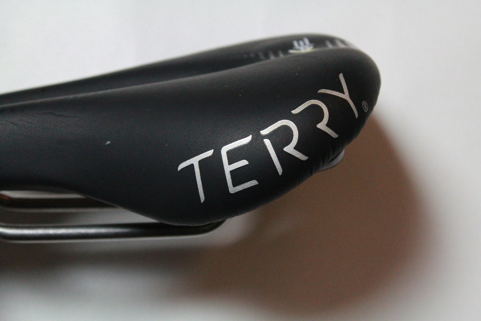 Terry Butterfly Century Womens Saddle Relief Cutaway 152x262mm Ti Rails 268 Gr