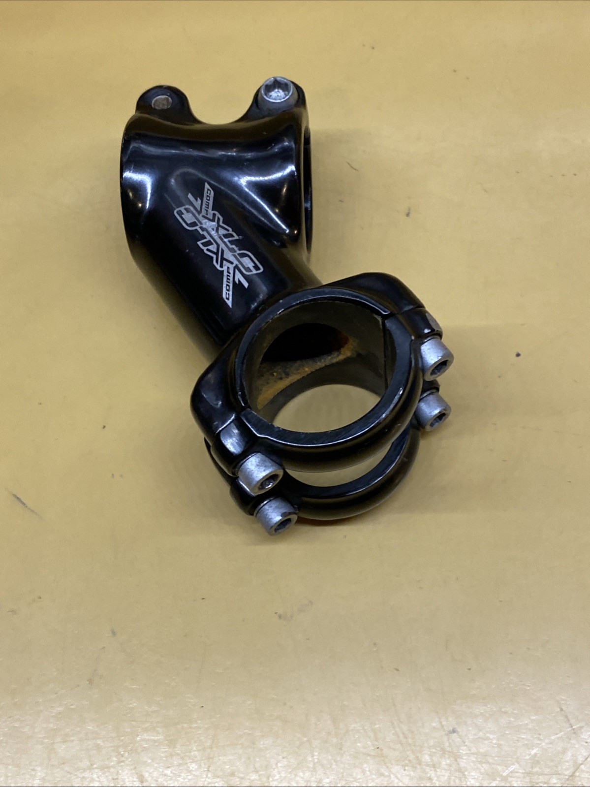 Black XL-C Comp Aluminum 65mm x 31.8mm x 20* x 1-1/8″ Threadless Stem