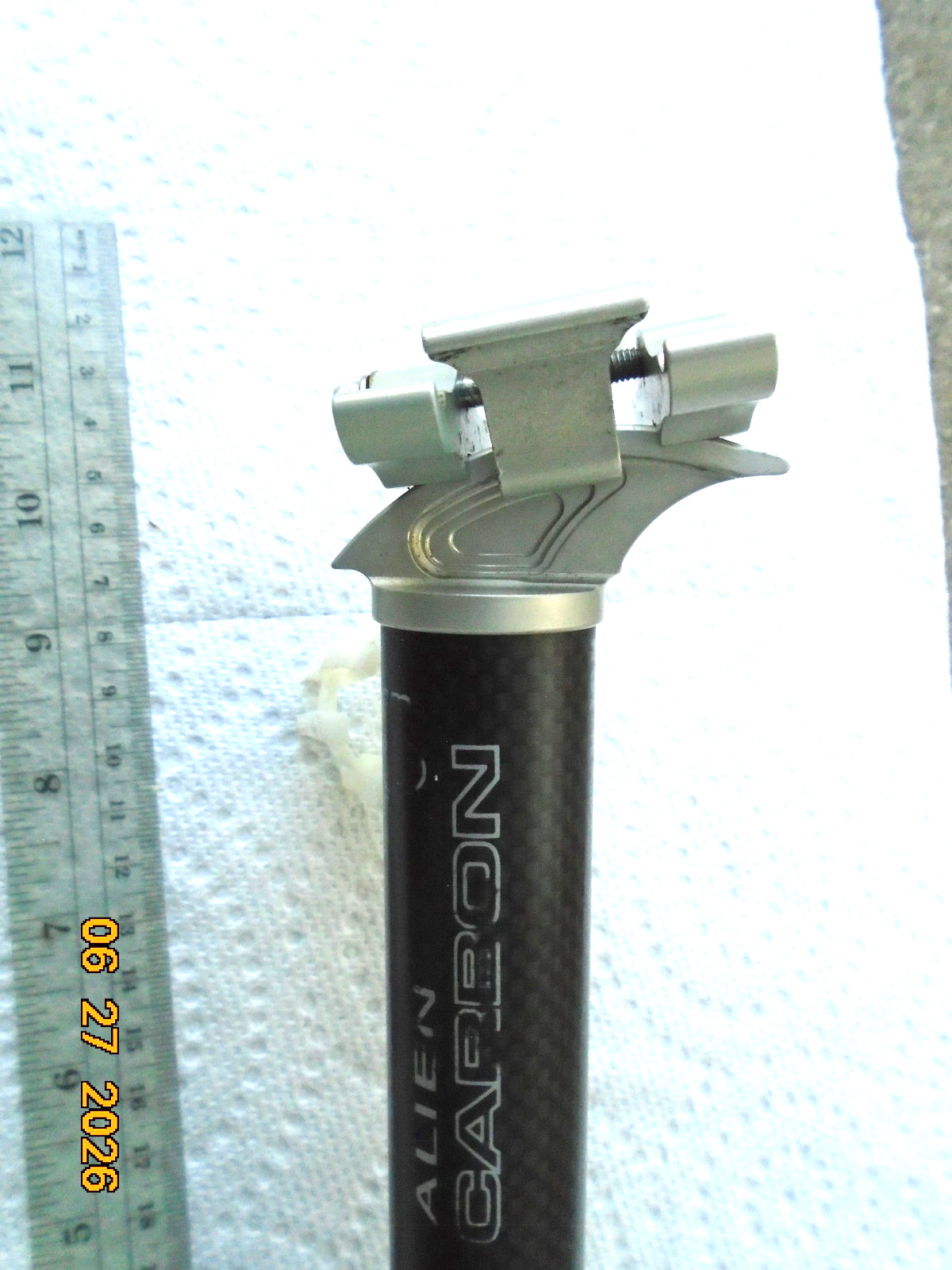 USE Alien Carbon Seatpost, 27.2 mm, 240 mm, Black