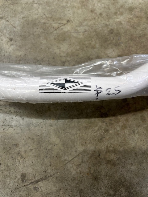 NOS NEW Action MTB riser handlebar White 40mm rise 25.4 clamp 62cm wide