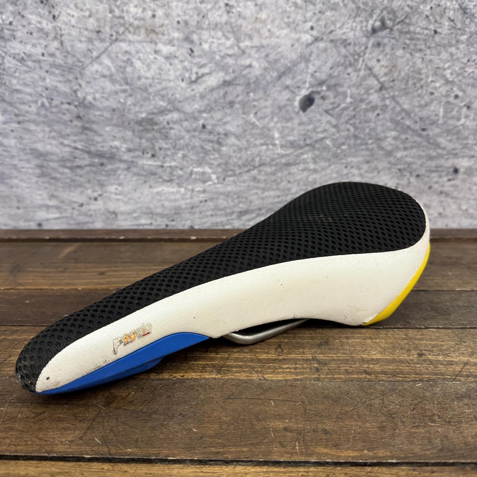 Fi’zi:k Pony Seat Titanium Saddle Blue Yellow White 142mm Italy MTB Freeride