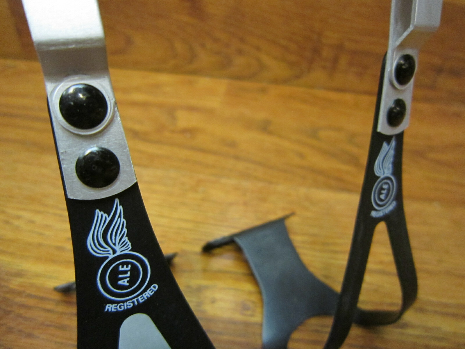 NOS ALE TOE CLIPS – MATTE BLACK ANODIZED ALLOY – MEDIUM – 97 L.D.