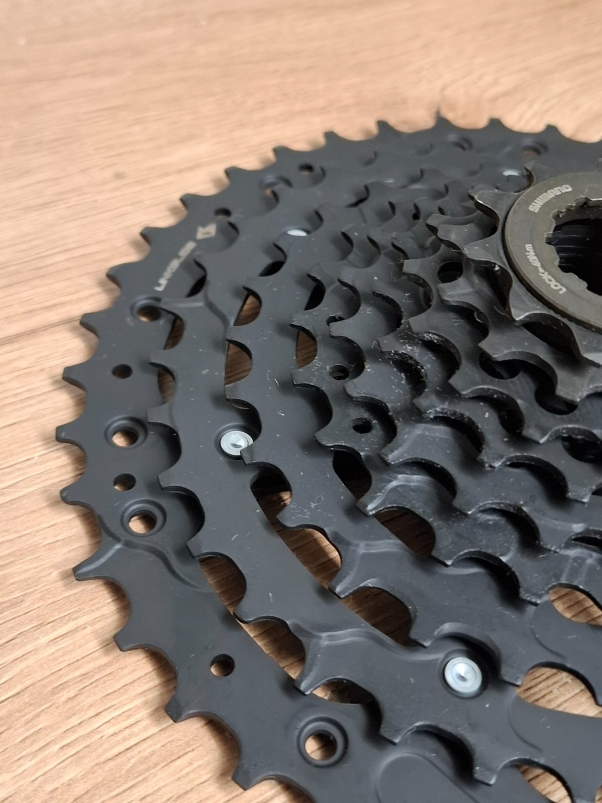 Shimano CUES CS-LG300 Cassette 9-Speed 11-41T LINKGLIDE Black NEW