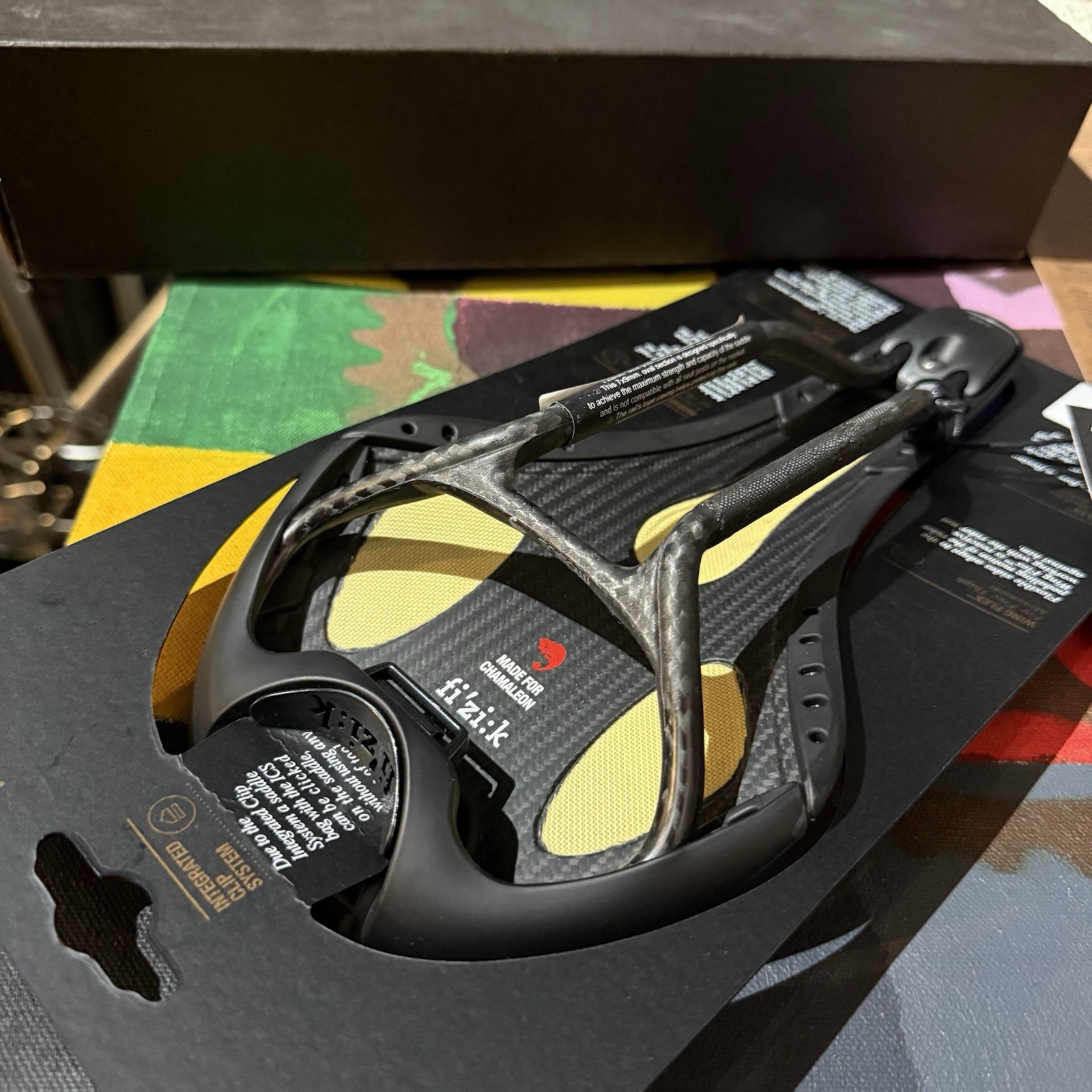 NOS FIZIK KURVE CHAMELEON CARBON RAIL SADDLE – 185 GRAMS – NEW IN BOX / COMPLETE