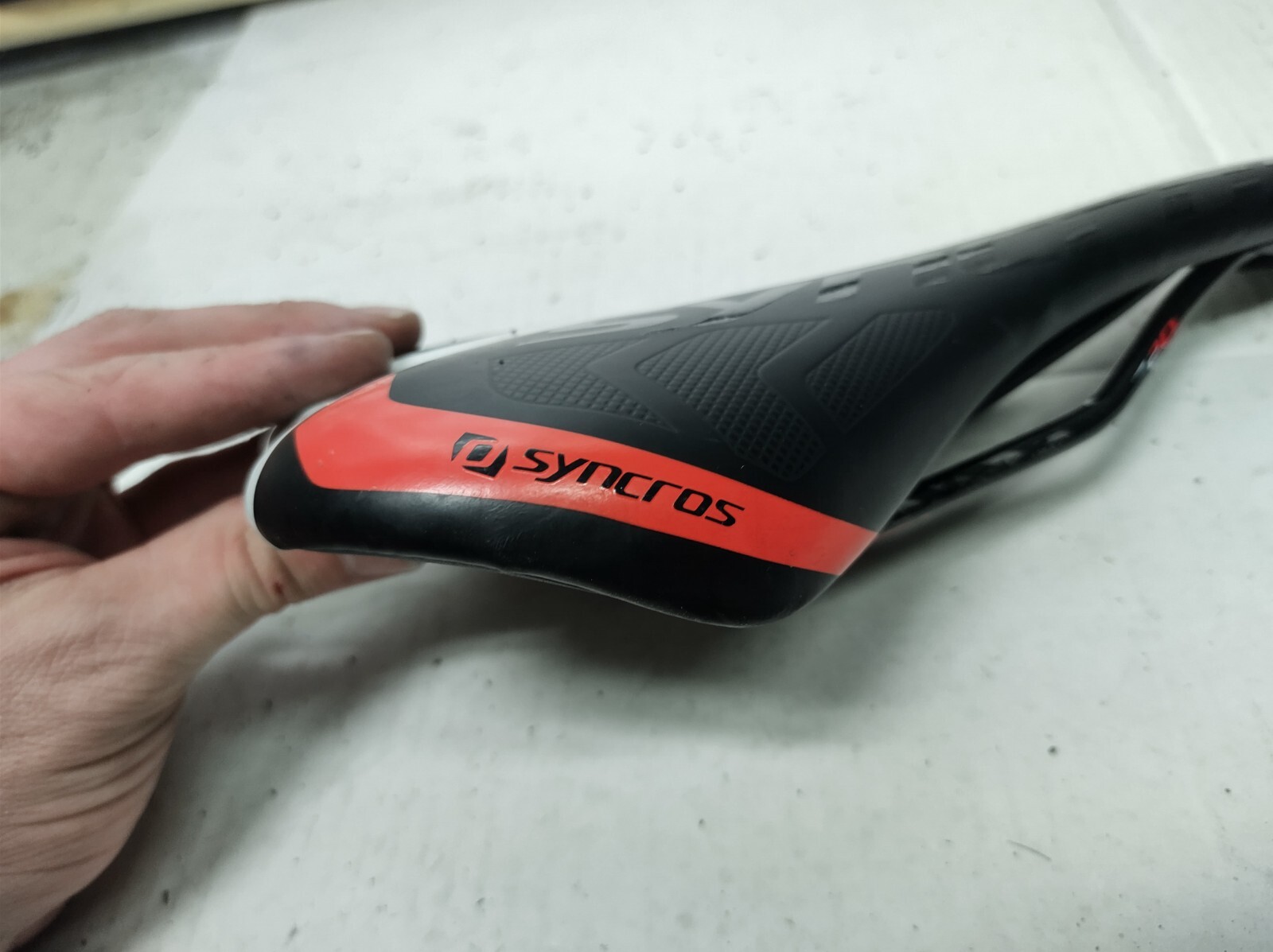 Syncros red/white saddle. 257 grams