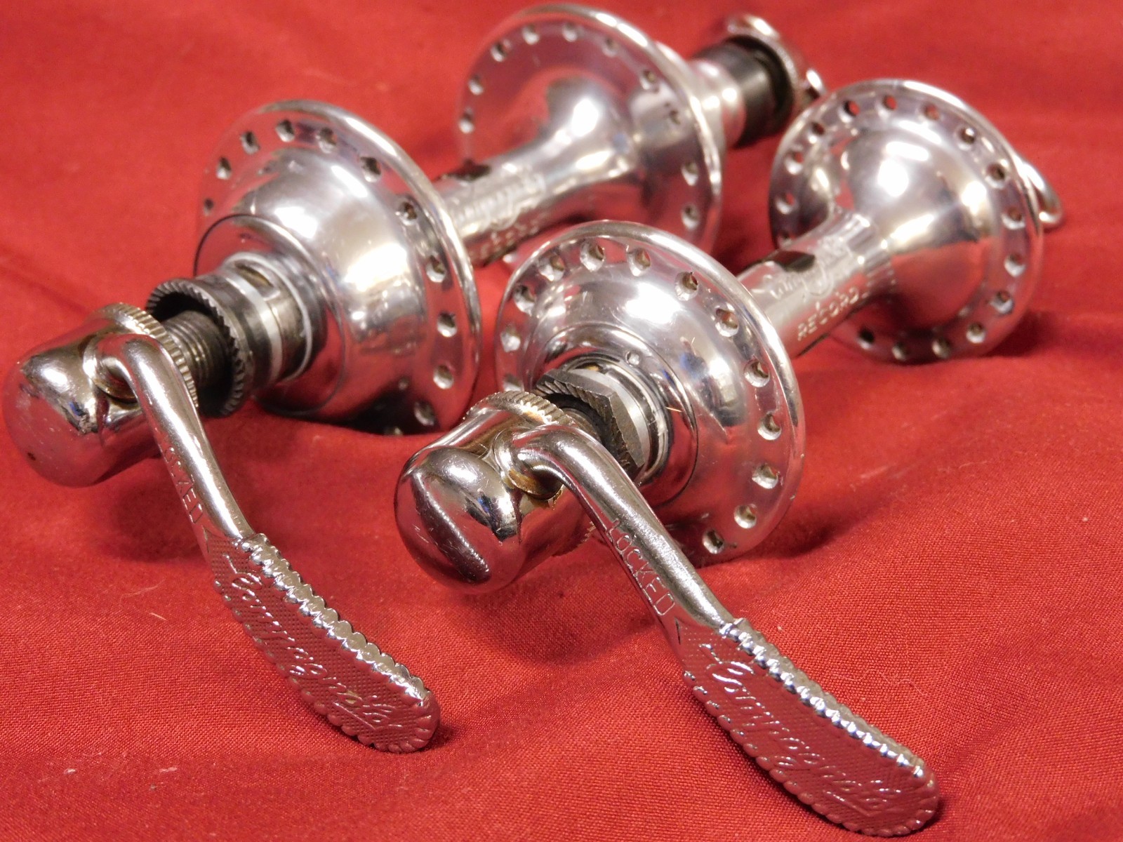 1981 Campagnolo #1034 Nuovo Record Low Flange Hubs & Skewers 36H Italian 35 x 24