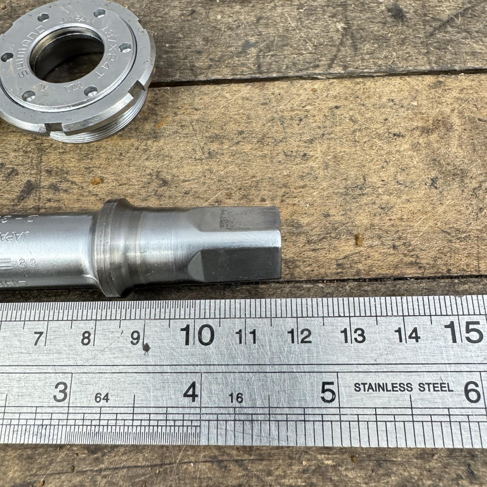 Vintage Shimano Deore Bottom Bracket 68mm 1.37×24 BSA JIS Square Taper Japan