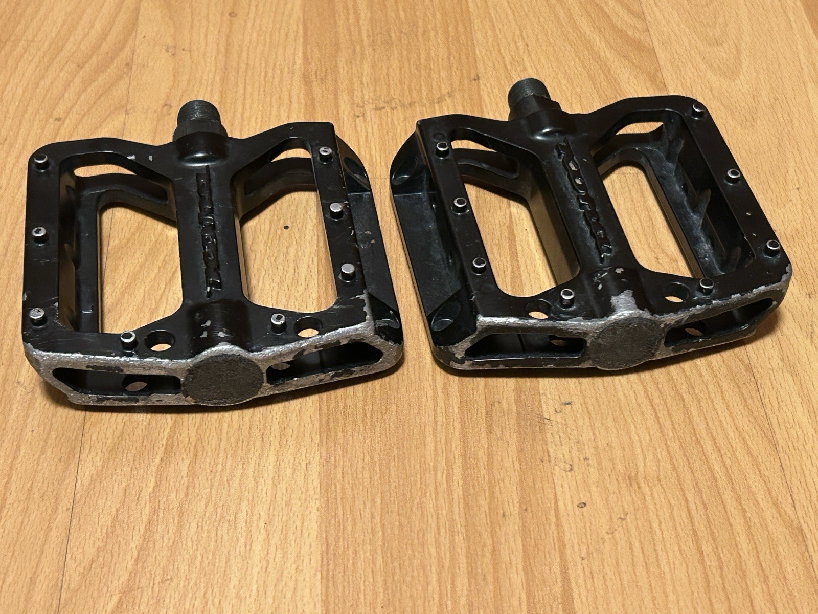 KONA Flat Platform Pedals Alloy Black BMX MTB Jackshit Wah Wah 9/16” CrMo Axle