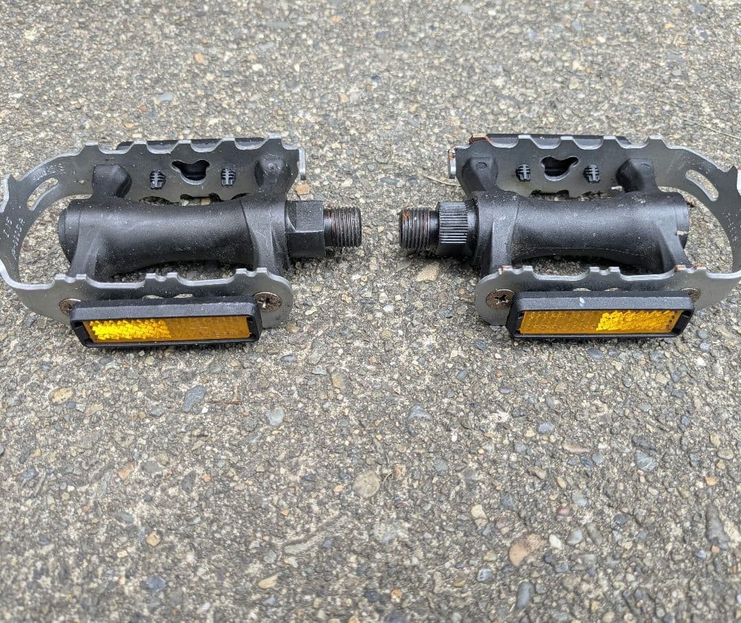 Metal Plastic Flat Pedals Reflector Pair New for Commuting Cycling