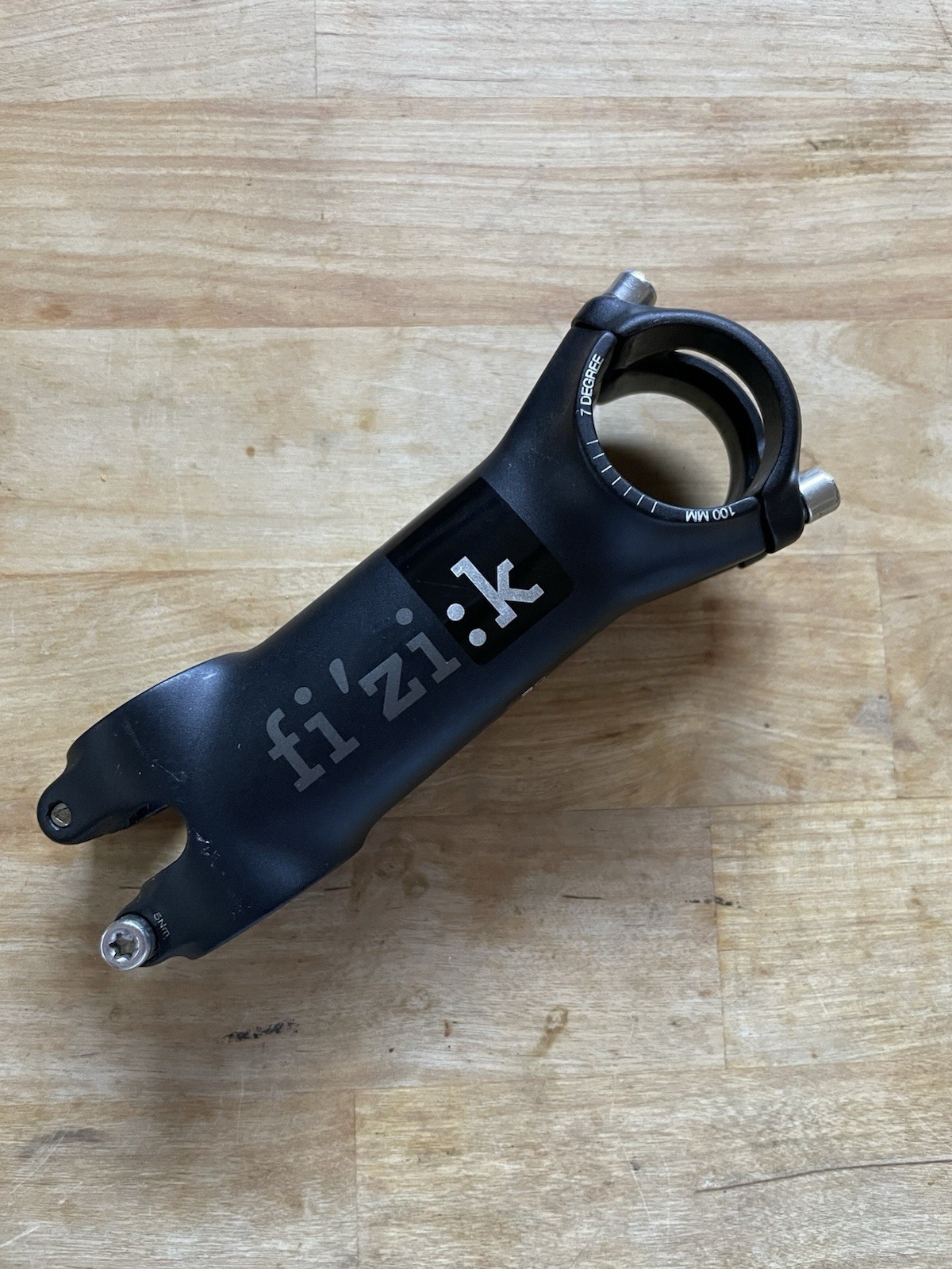 Fizik Cyrano R3 100mm ±7 Degree Alloy Road Stem 100mm 1 1/8″ 31.8mm fi’zi:k