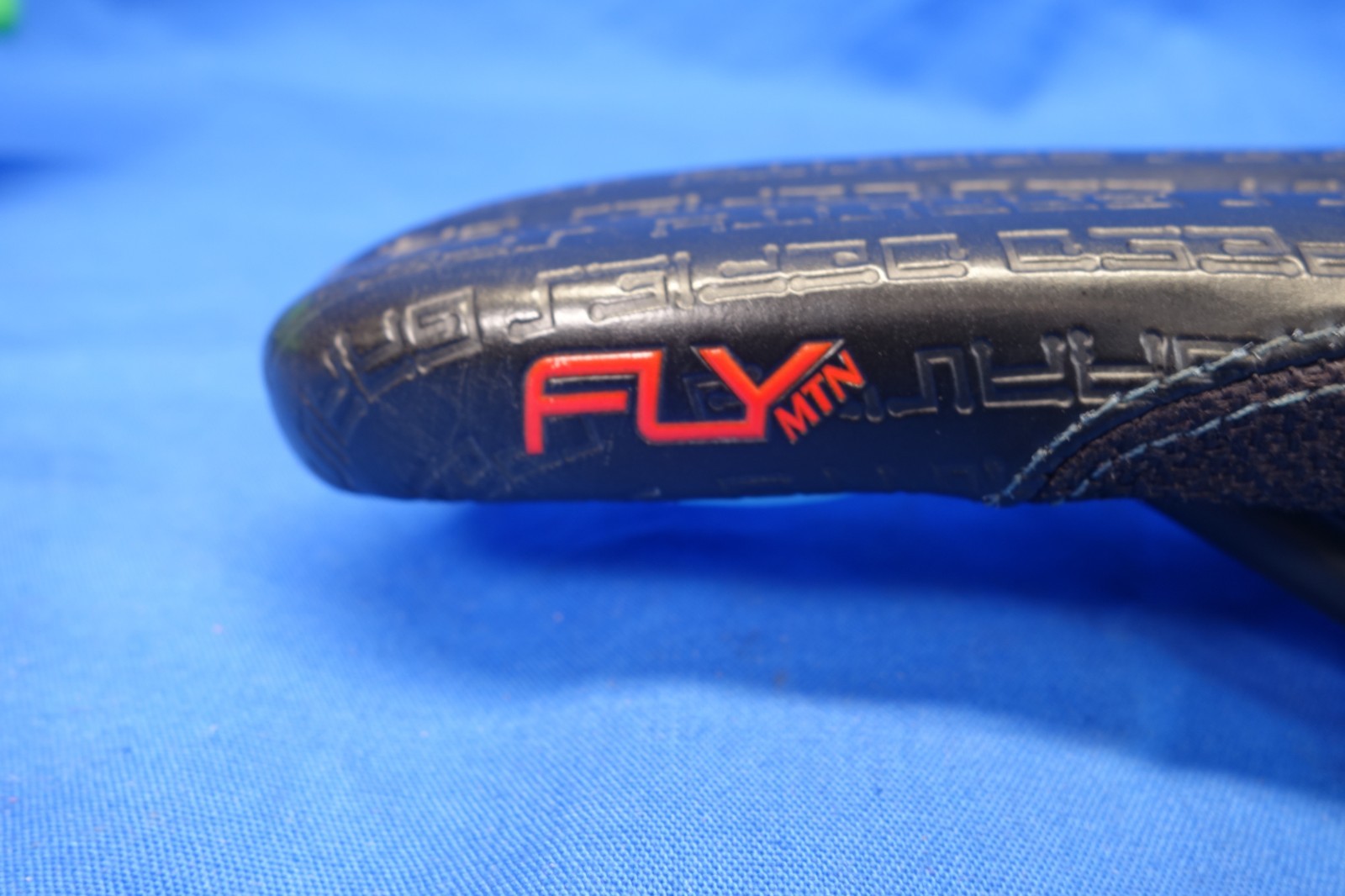 SDG FLY 130mm Width Bike Saddle, Bicycle Seat, Cr-Mo Rails