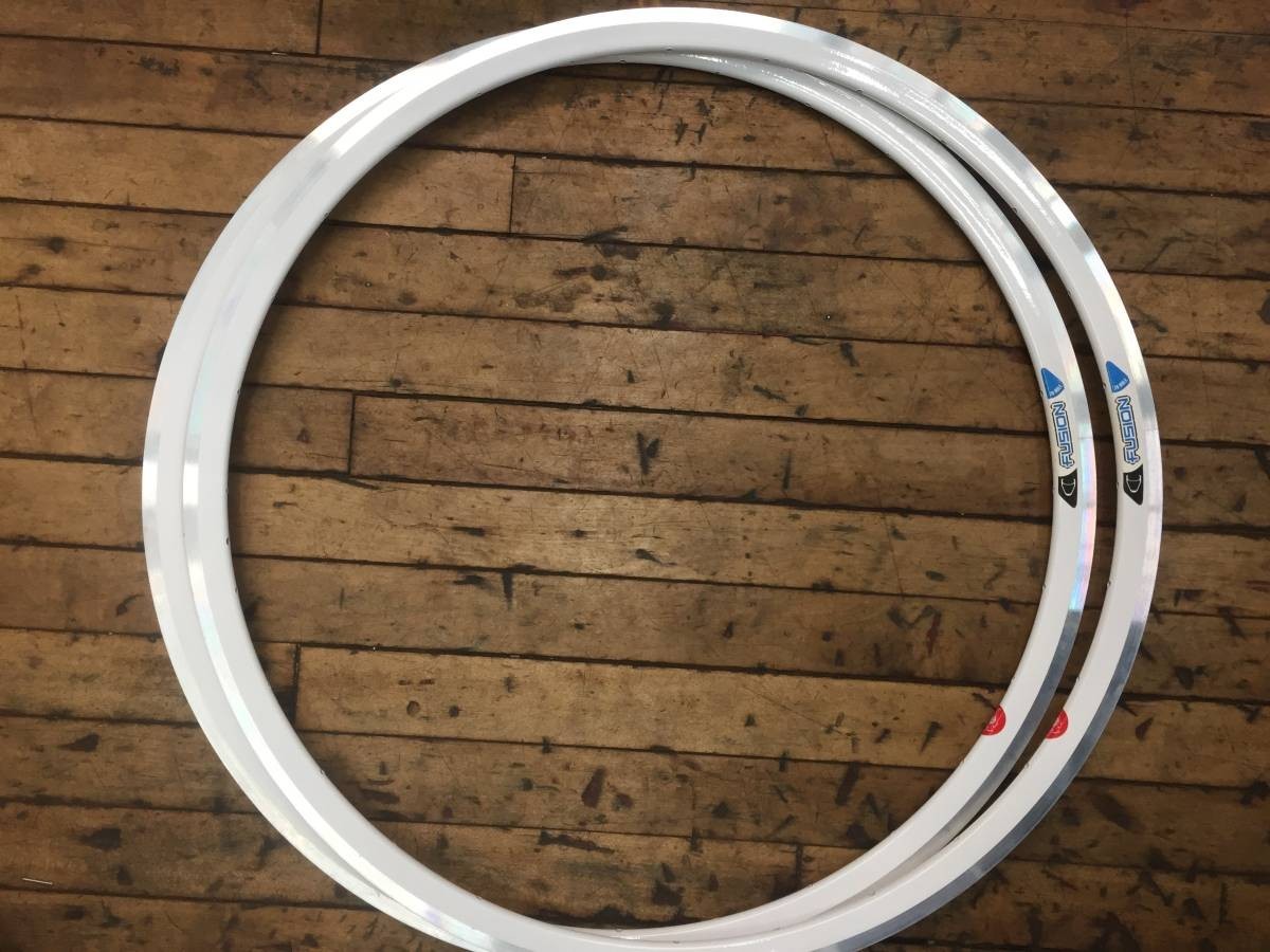 NOS 2x 700c Velocity Fusion Rims 28 Hole White- Machined Brake Track – Australia