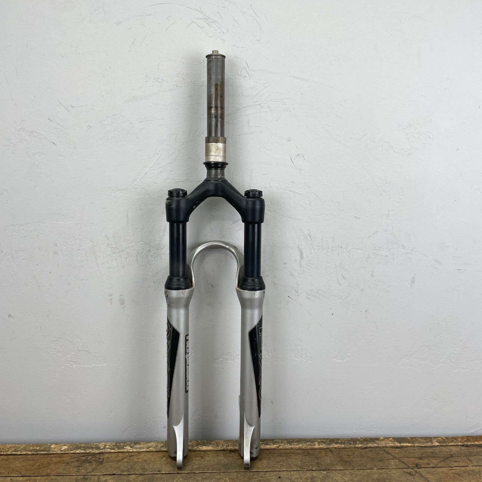 Manitou Axel Fork Elite Disc 80 100 1 1/8 Threadless 7.75 Steerer 26″ Lockout