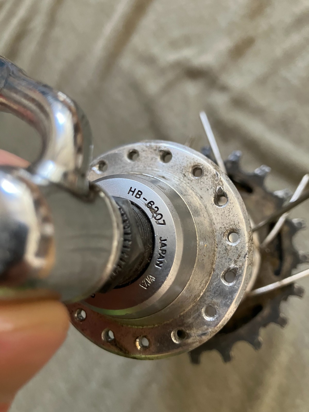 Used Shimano 600 HB-6207 Rear Front Hub 32H with Shimano 600 MF-6208 cassette.