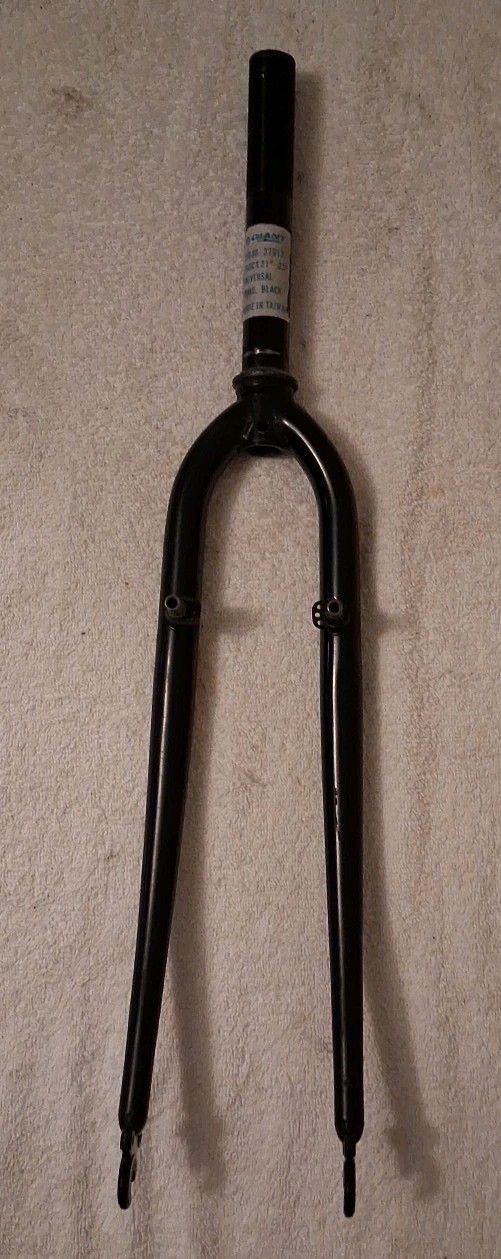 Giant Brand 700c Universal CRMO. Black Taiwan Fork 1″ X 7″ Threaded Gloss Black