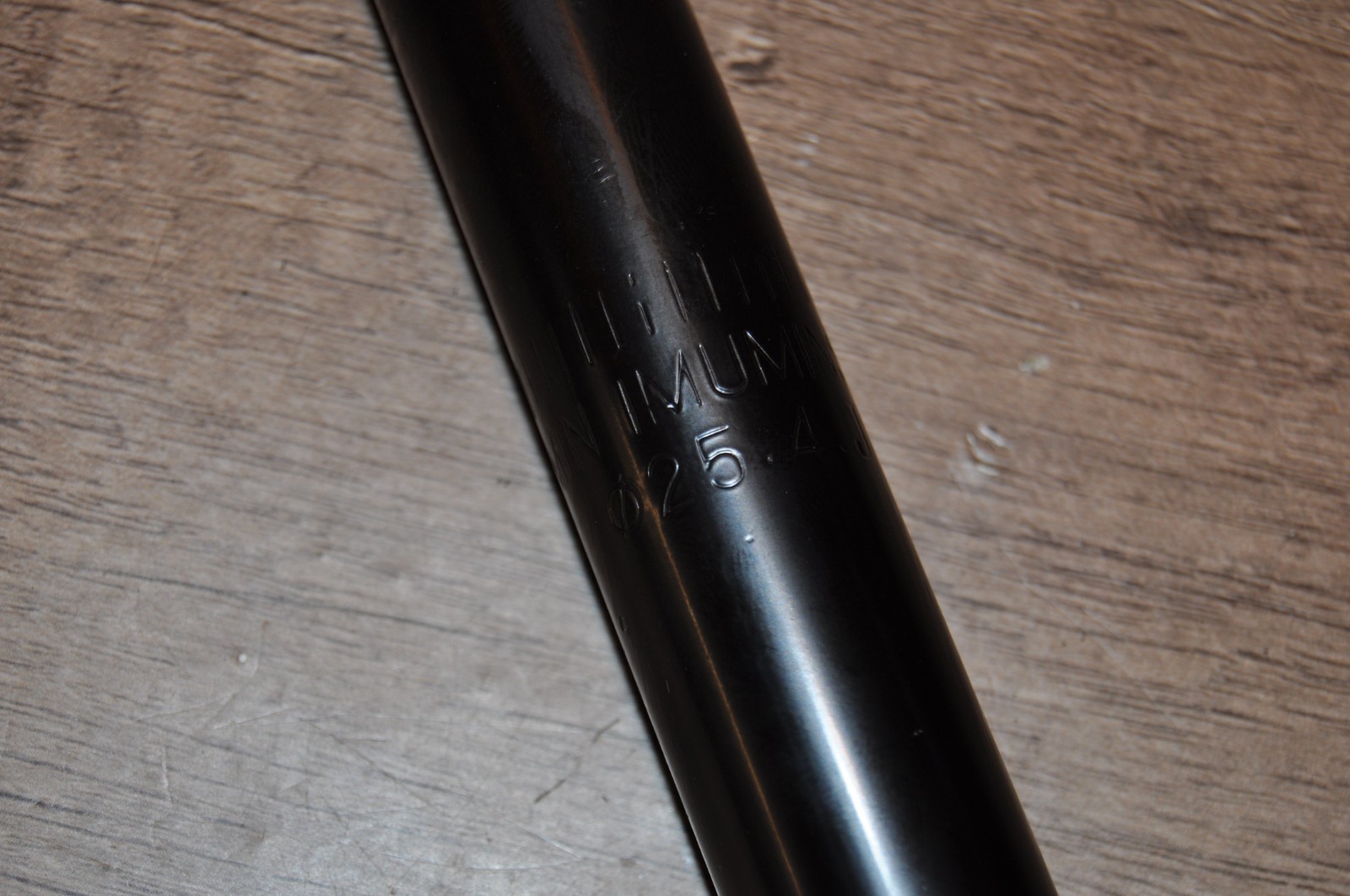 High quality BMX bike seat with 280mm / 25.4mm diameter Seat Post