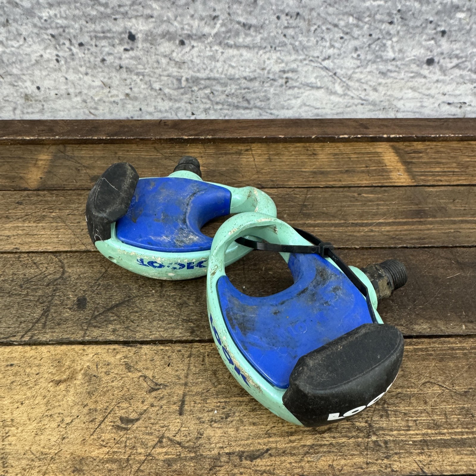 Vintage Look Clipless Road Bike Pedals Celeste Green Blue 9/16 340g Used