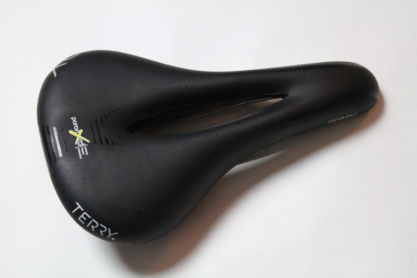 Terry Butterfly Century Womens Saddle Relief Cutaway 152x262mm Ti Rails 268 Gr
