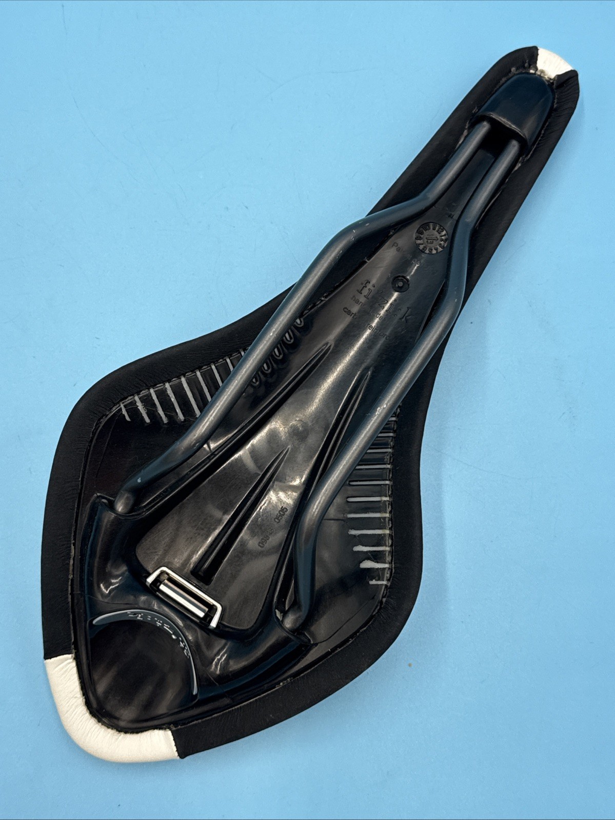 OG fi:zi’k ARIONE 2013 Manganese Rail Black & White Saddle NEW from NEW BIKE!