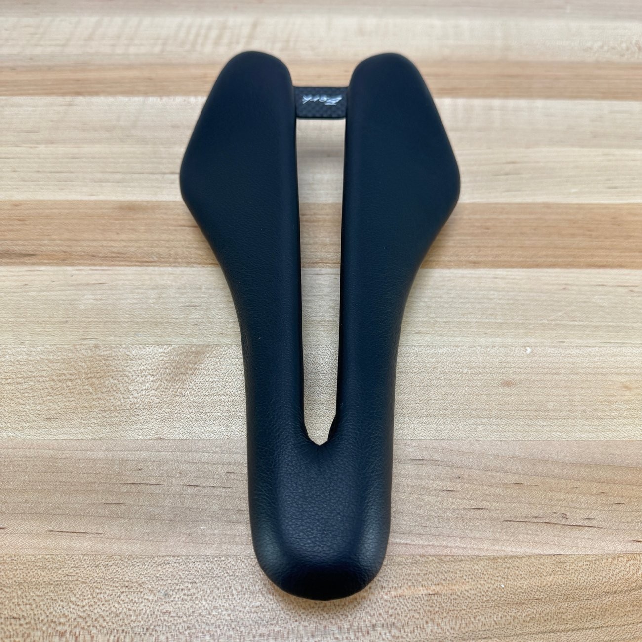 New! Berk Dila Padded 140mm 7x9mm Carbon Rails Bike Saddle 112g