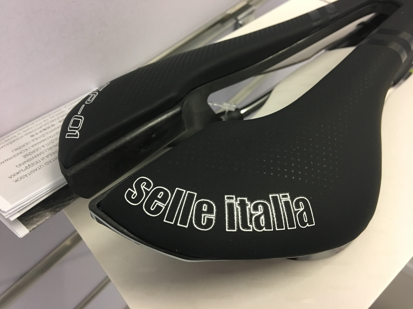Selle Italia SP-01 Superflow L3 142x288mm TI316 Tube Rail Saddle (Black)