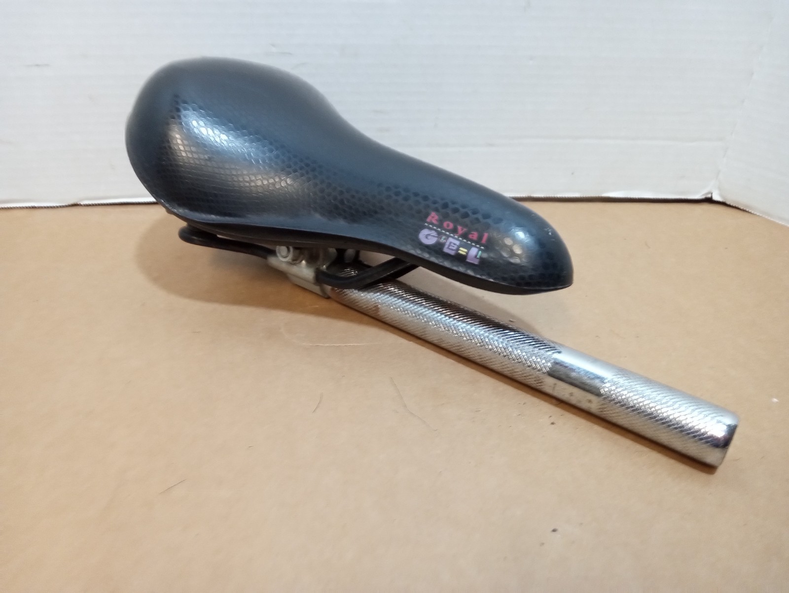 Selle Royal Bike Seat w/ post – Royal Gel – See Description