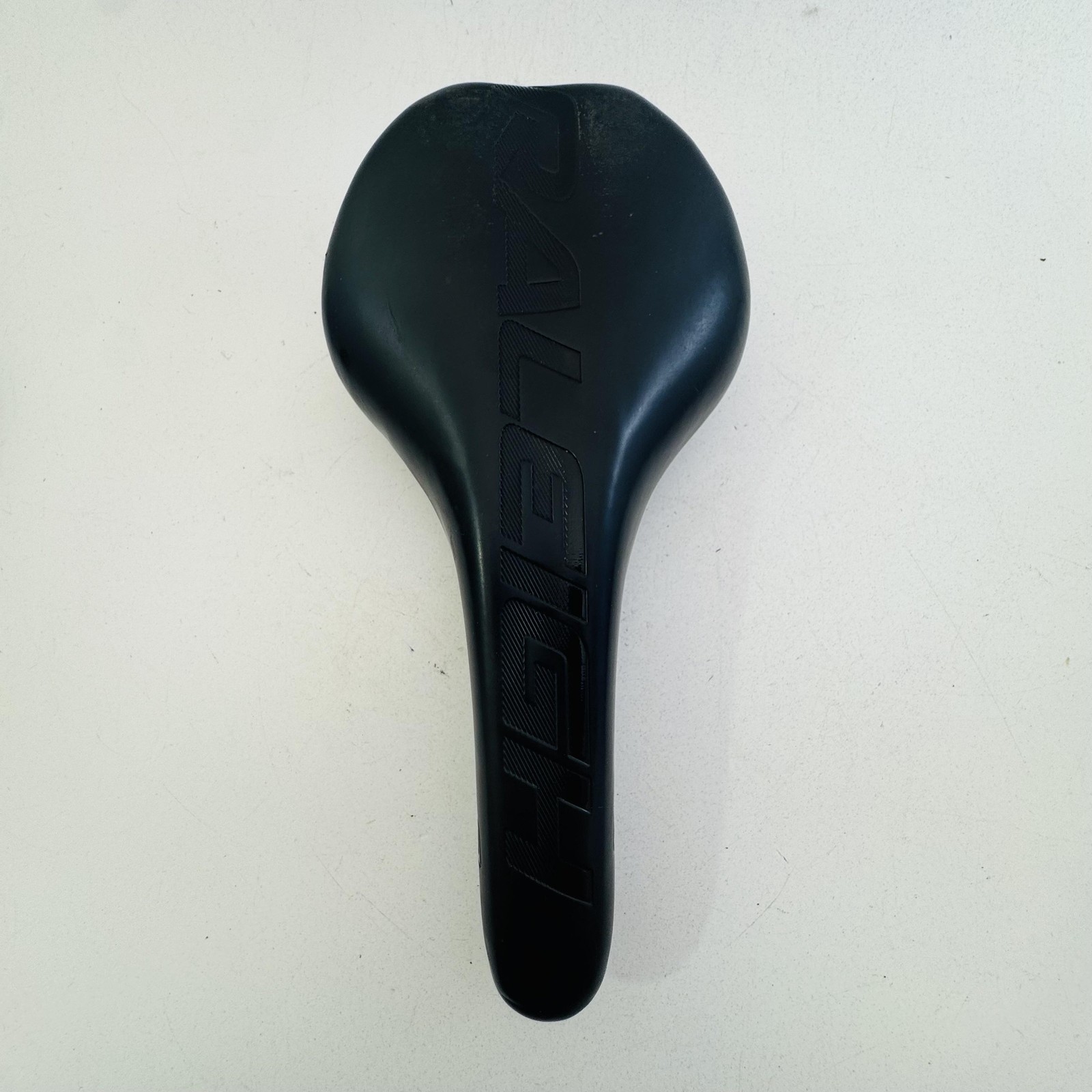 Raleigh Bicycle Saddle Seat Black Racing Steel Rails Road MTB Hybrid Bike A82