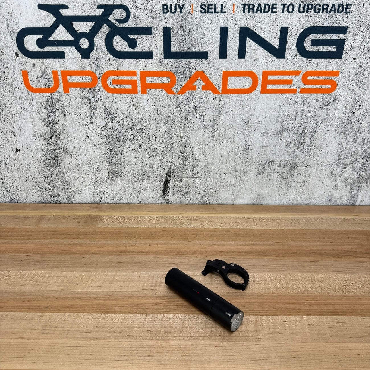 Light Use! Knog PWR Road 700L Bike Front Cycling Light + Mount