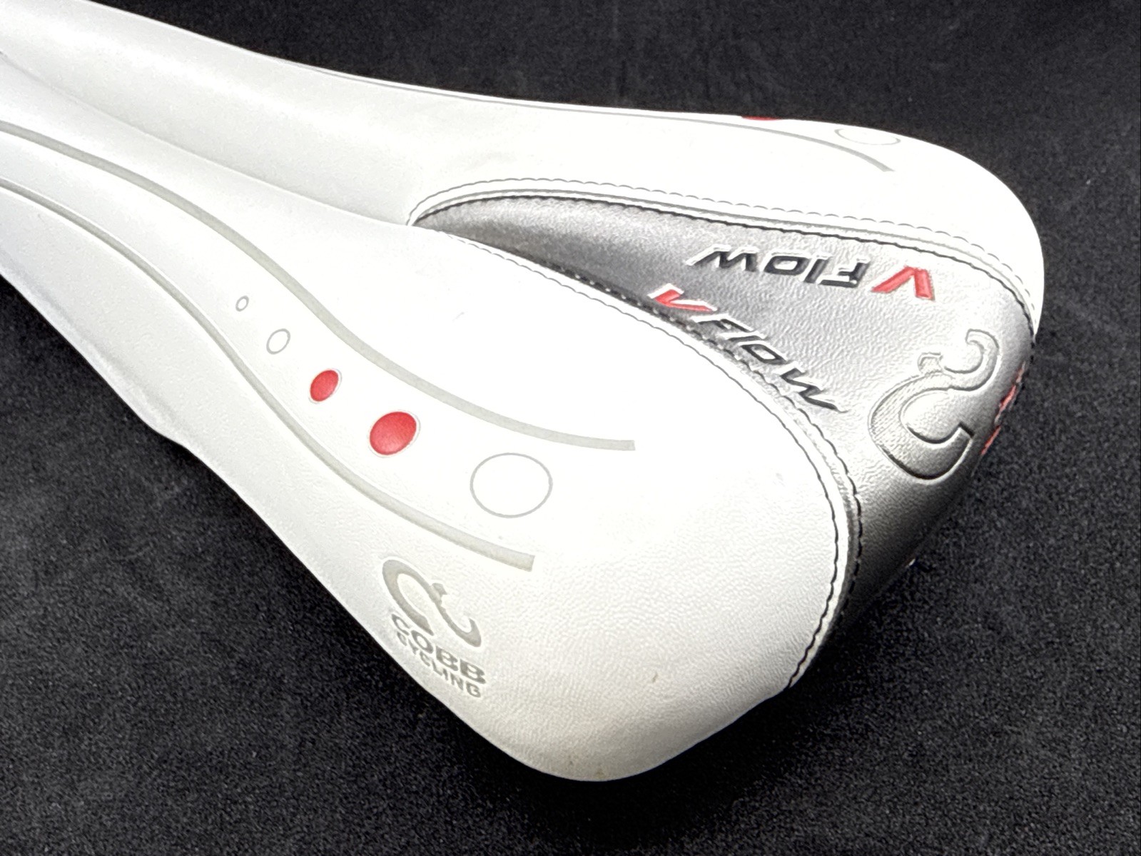 Cobb PLUS White Silver Red 132mm Hollow Cro-Mo Rail Road Cutout Saddle 302 Grams