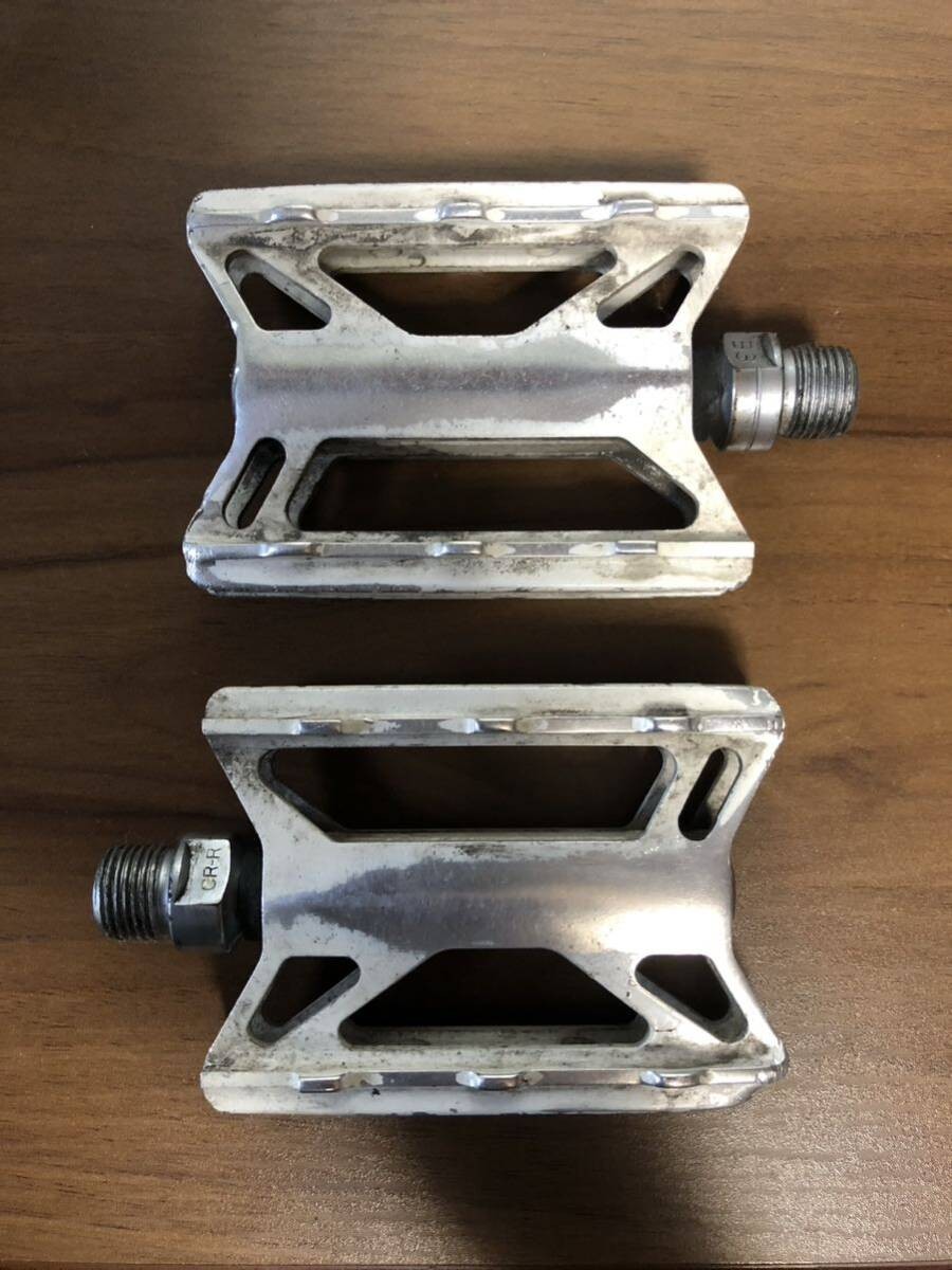 flat pedal white pedal