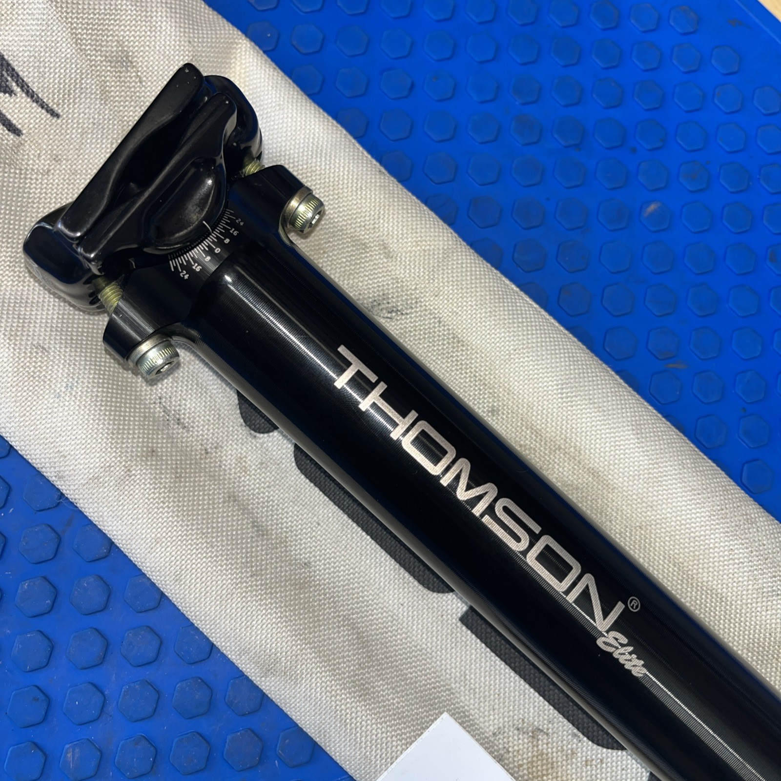 Thomson Elite Seatpost 30.9mm 367mm Long 0mm Offset 7x7mm Round Rails Black