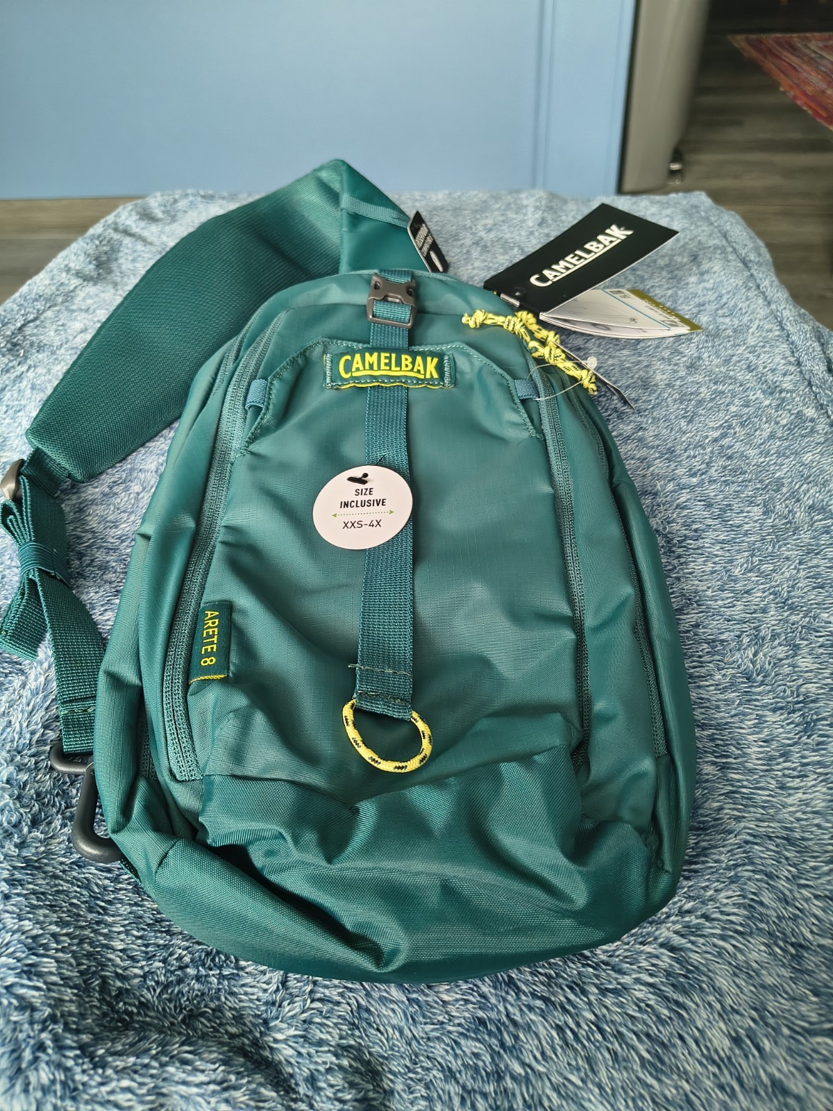 Camelbak New Arete 8 Sling Bag 32oz Compatible Green/Yellow