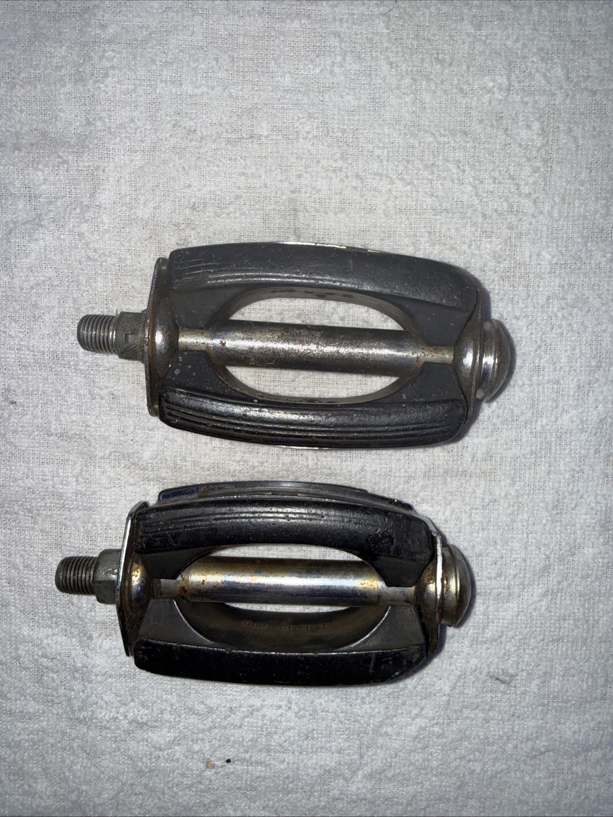 Vintage Schwinn Large Cap Bow Pedals VGC. 1960s Corvette Jaguar Fairlady Etc.