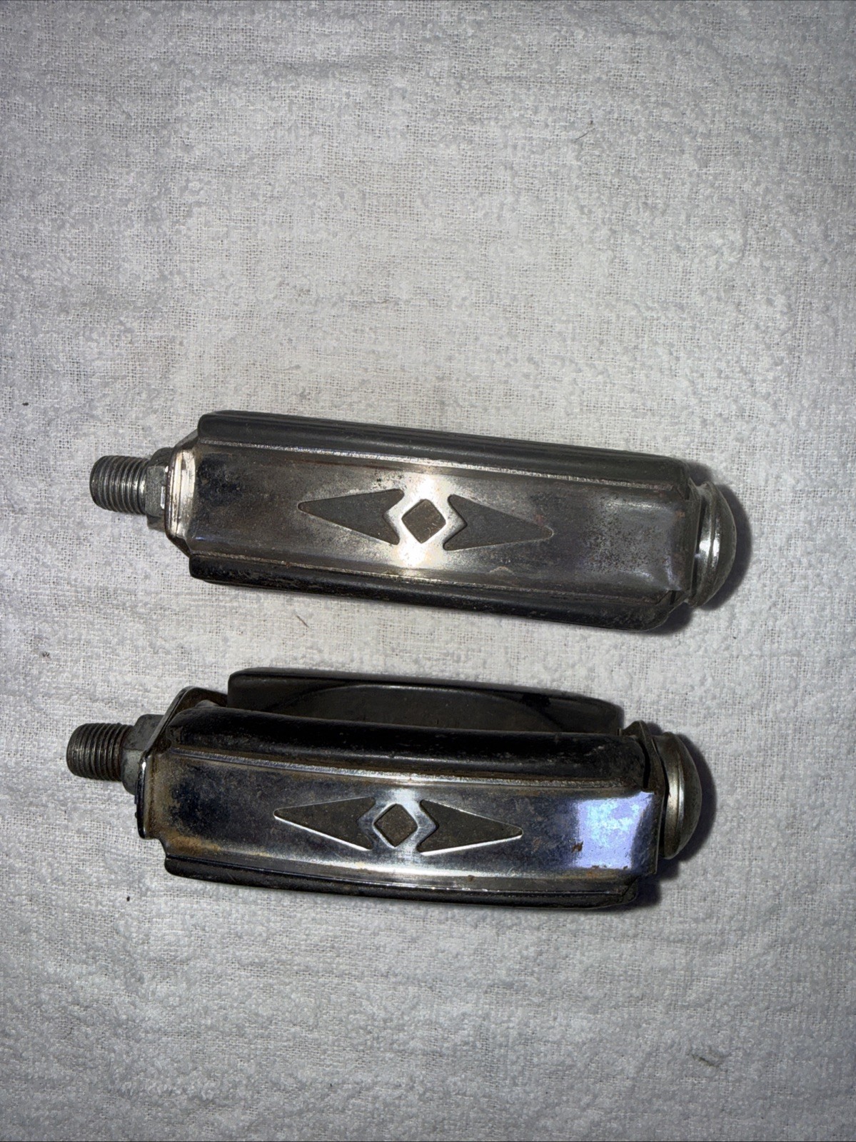 Vintage Schwinn Large Cap Bow Pedals VGC. 1960s Corvette Jaguar Fairlady Etc.