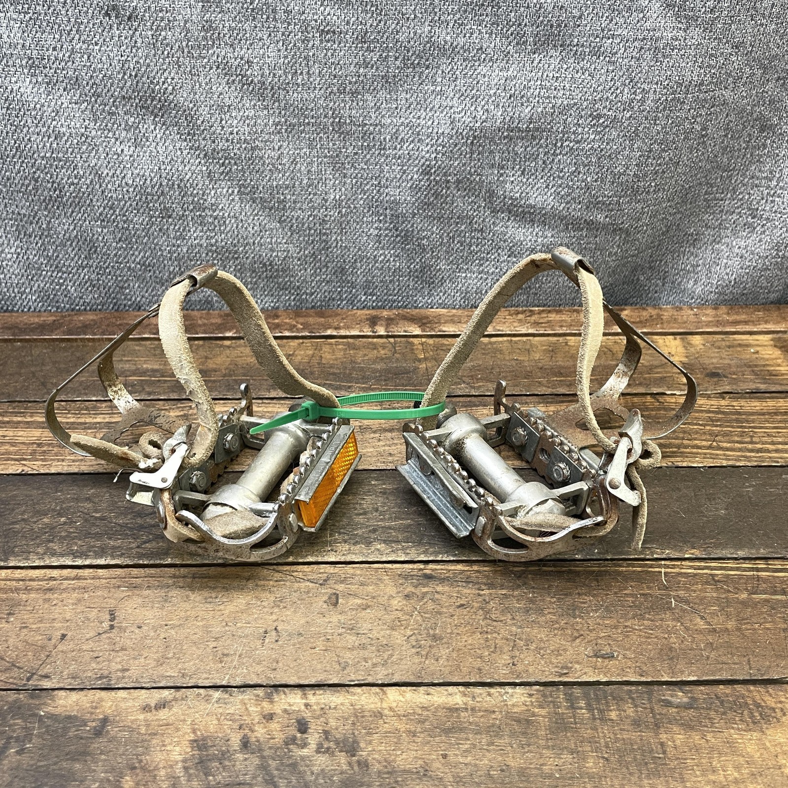 Vintage Atom 700 Quill Bike Pedals Toe Clips Leather Straps Silver Road 70s 80s