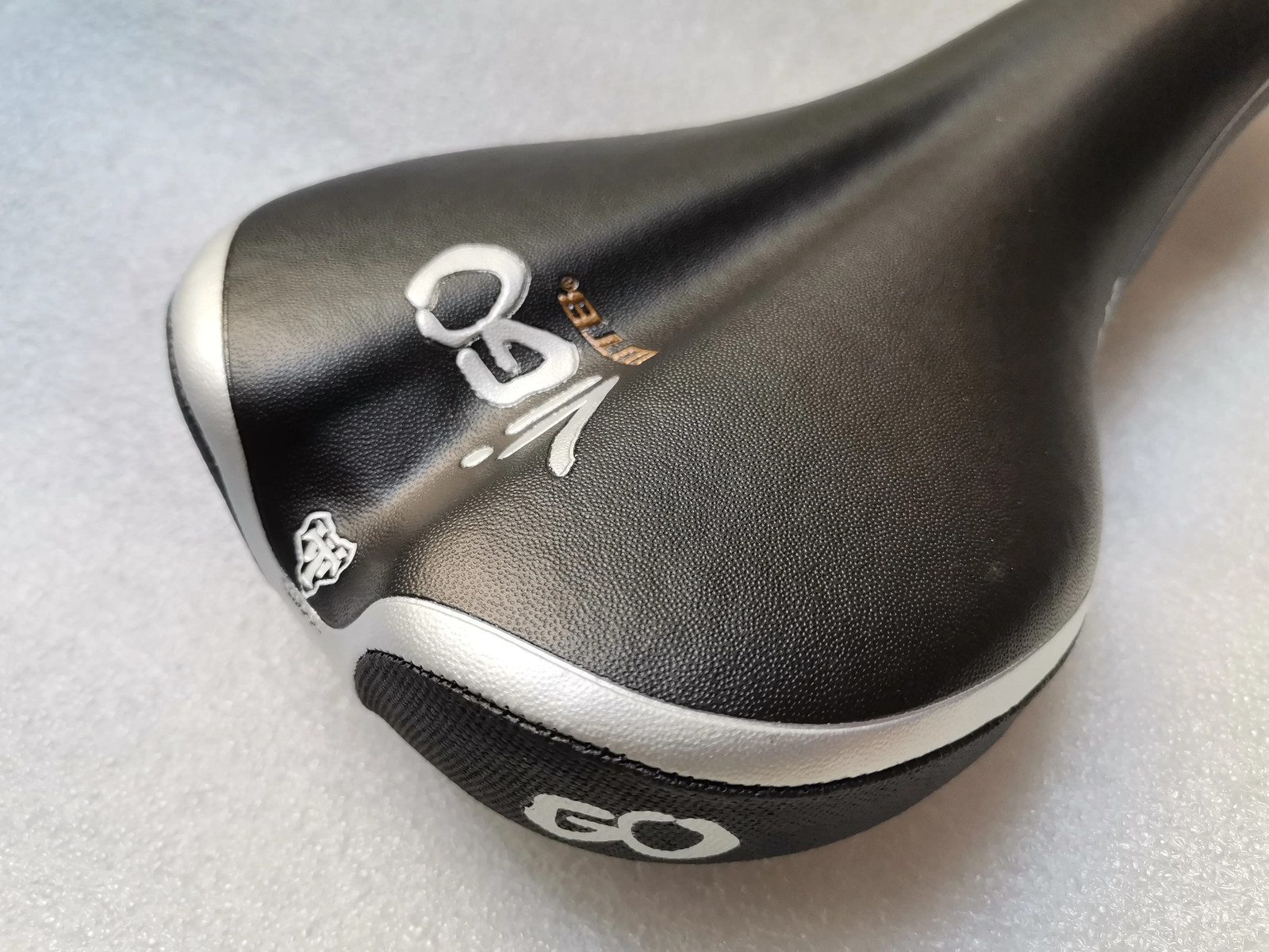 VIGO SADDLE SEAT TOURING BIKE 340g STEEL RAIL BLACK L280mm x W145mm