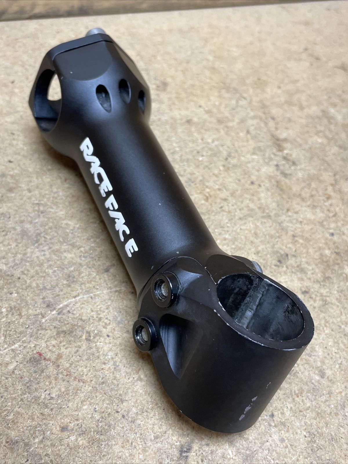 Race Face System ATB Stem 25.4mm Clamp, 125mm Length, 12° Rise, 1-1/8″ Steer