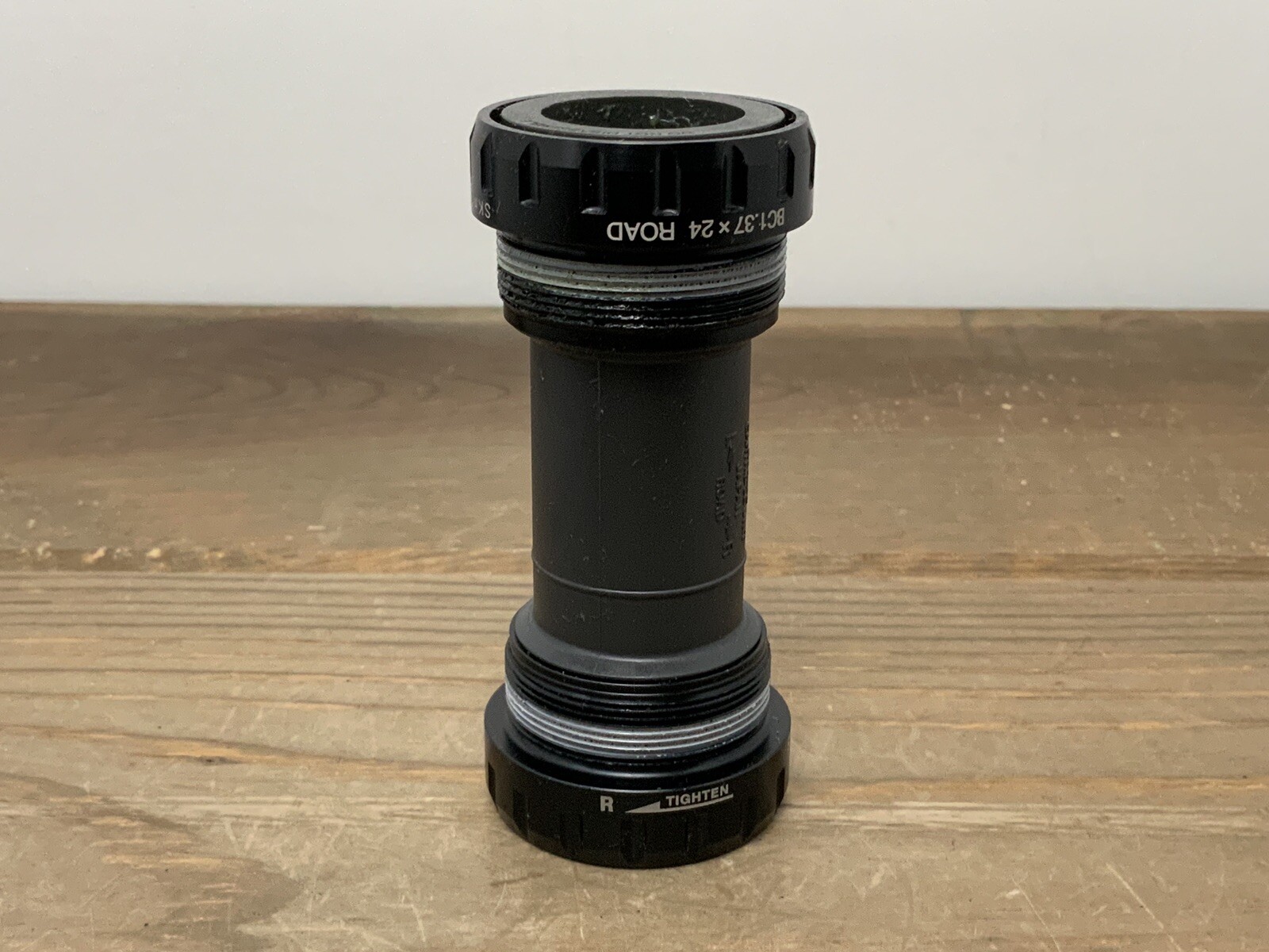 Shimano Ultegra SM-BBR60 Road Bicycle Bottom Bracket Black 68 / English Threaded