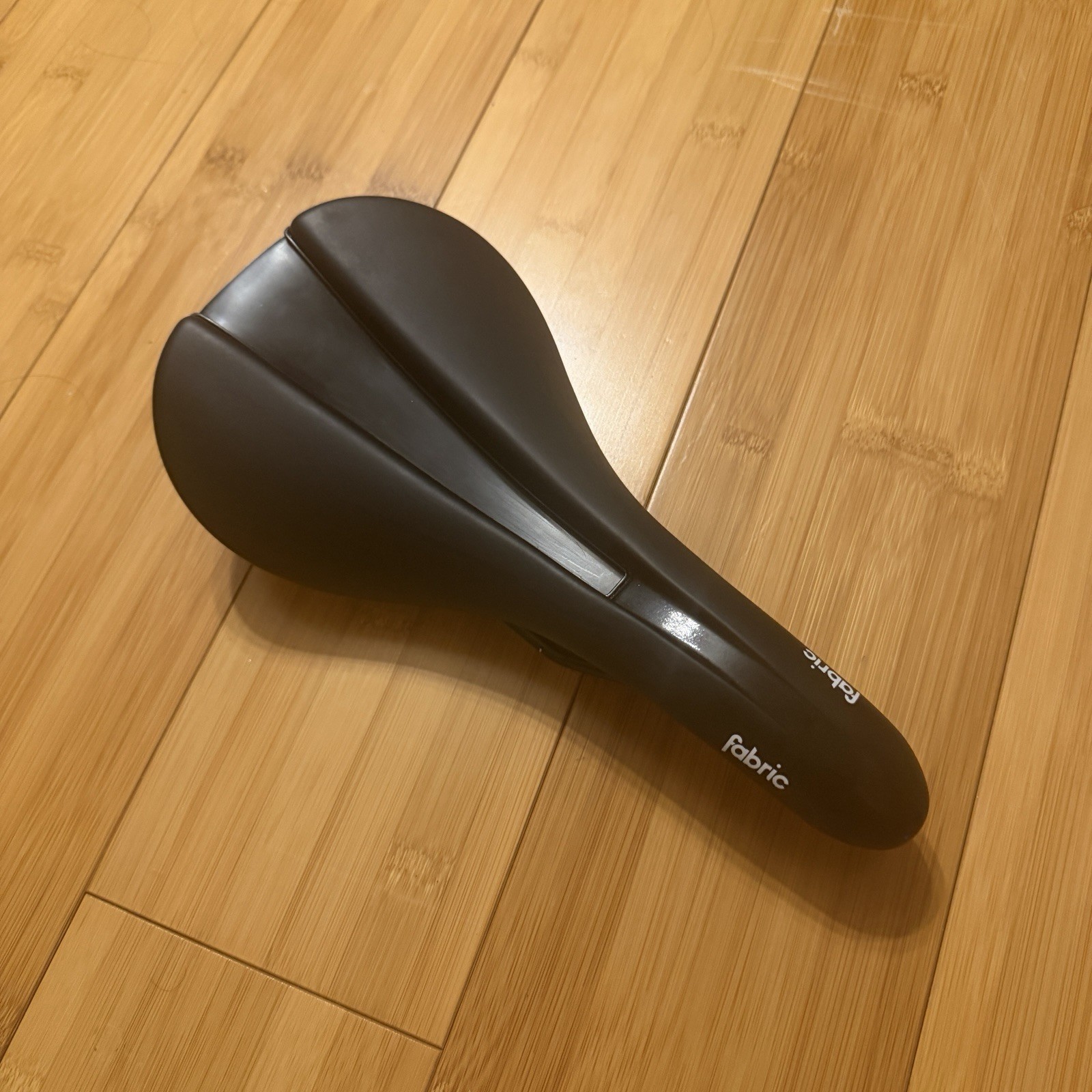 Fabric Line Sport Shallow Saddle 142mm x 282mm Steel rails